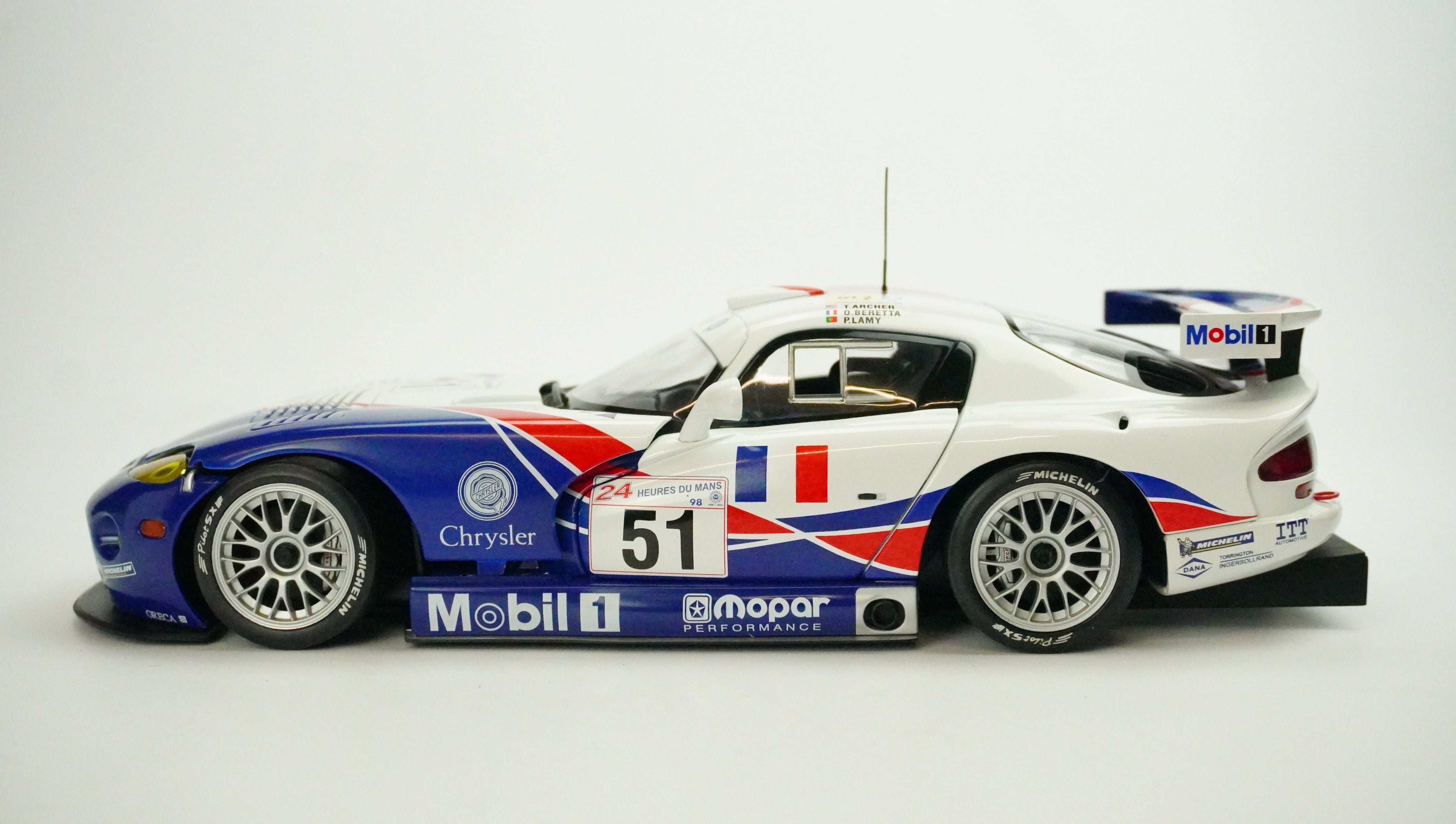 Dodge Viper GTS R Racing No. 51 1:18