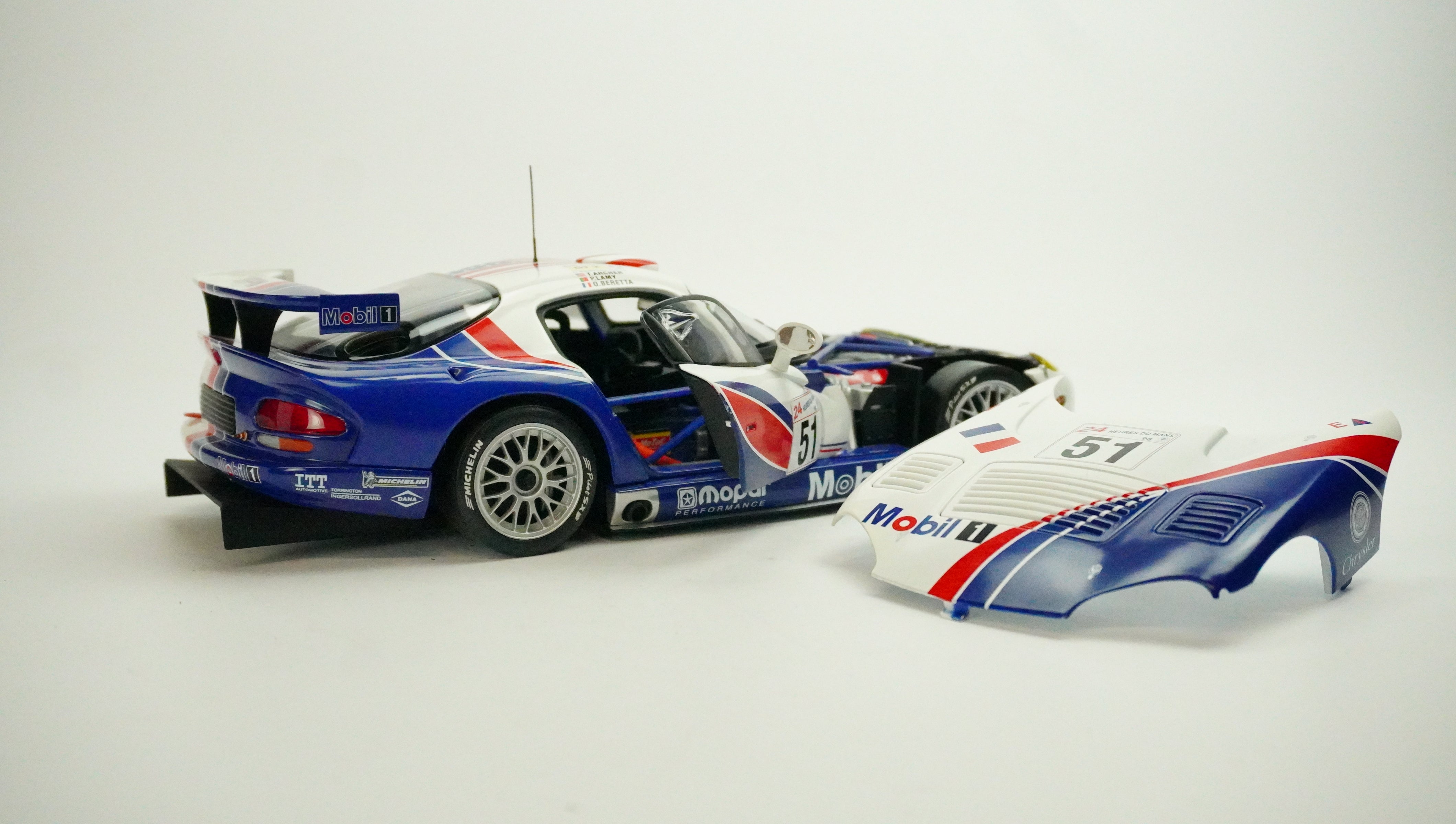 Dodge Viper GTS R Racing No. 51 1:18