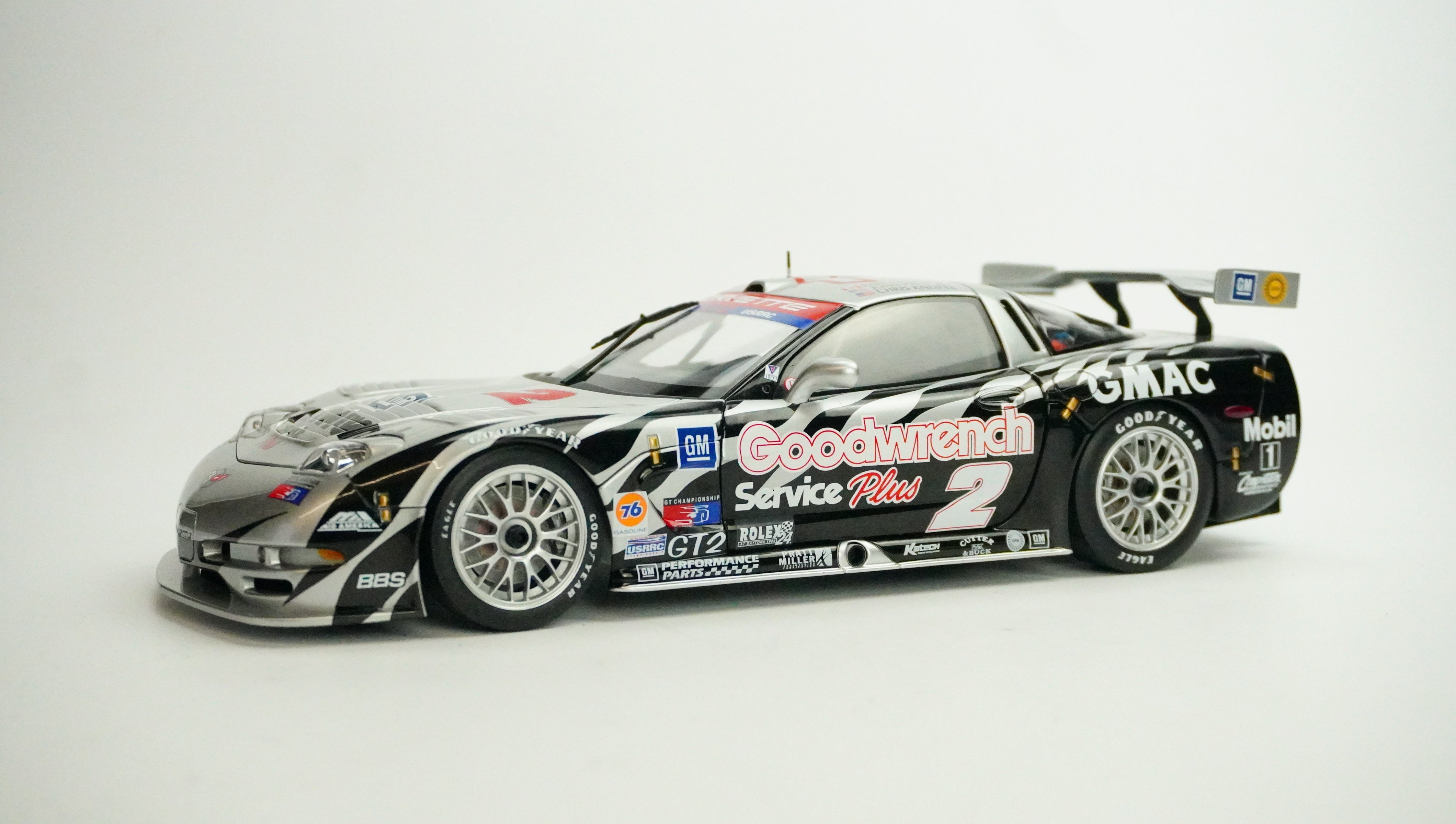 Chevrolet Corvette C5-R Racing No.2 1:18