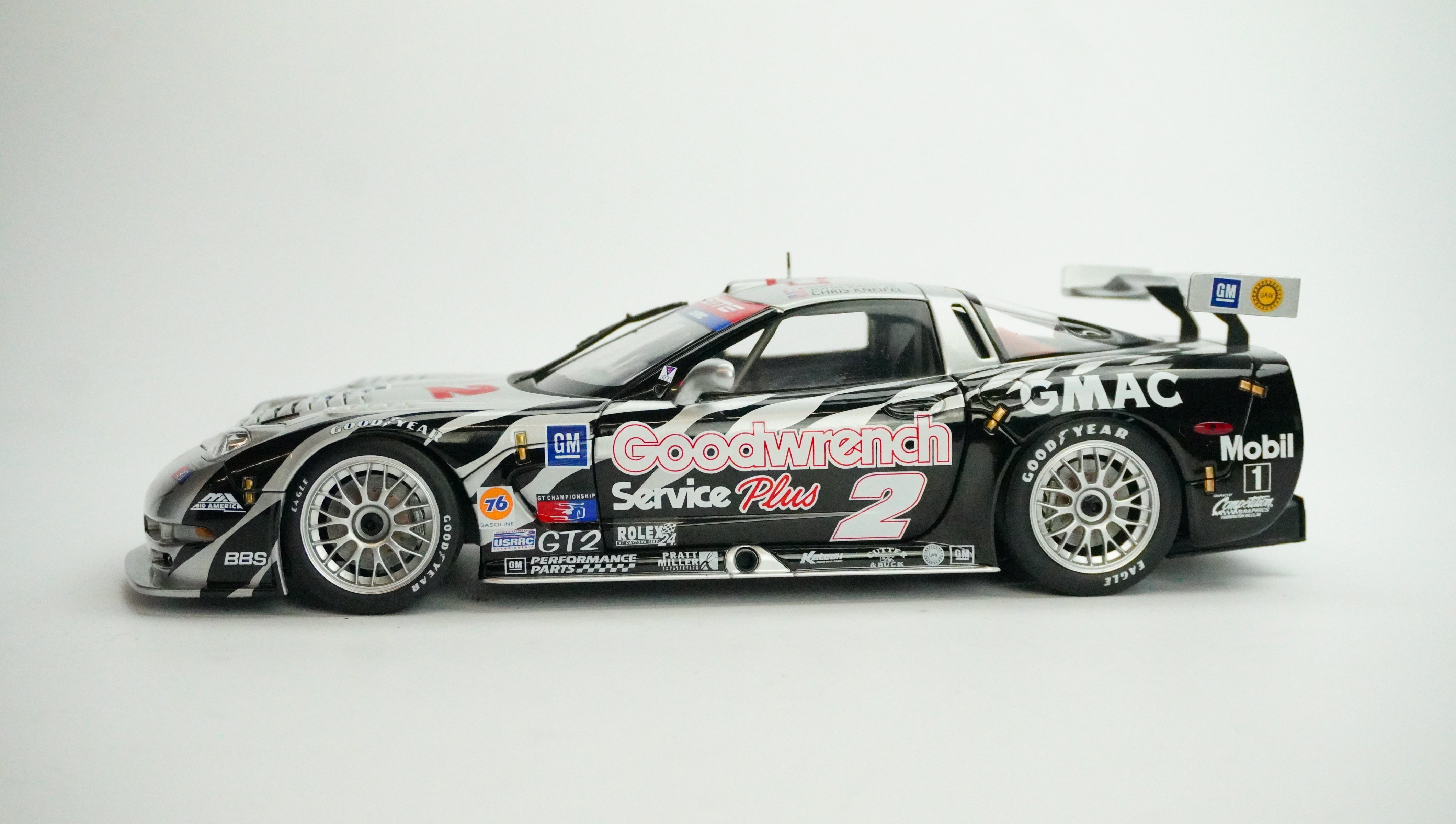Chevrolet Corvette C5-R Racing No.2 1:18