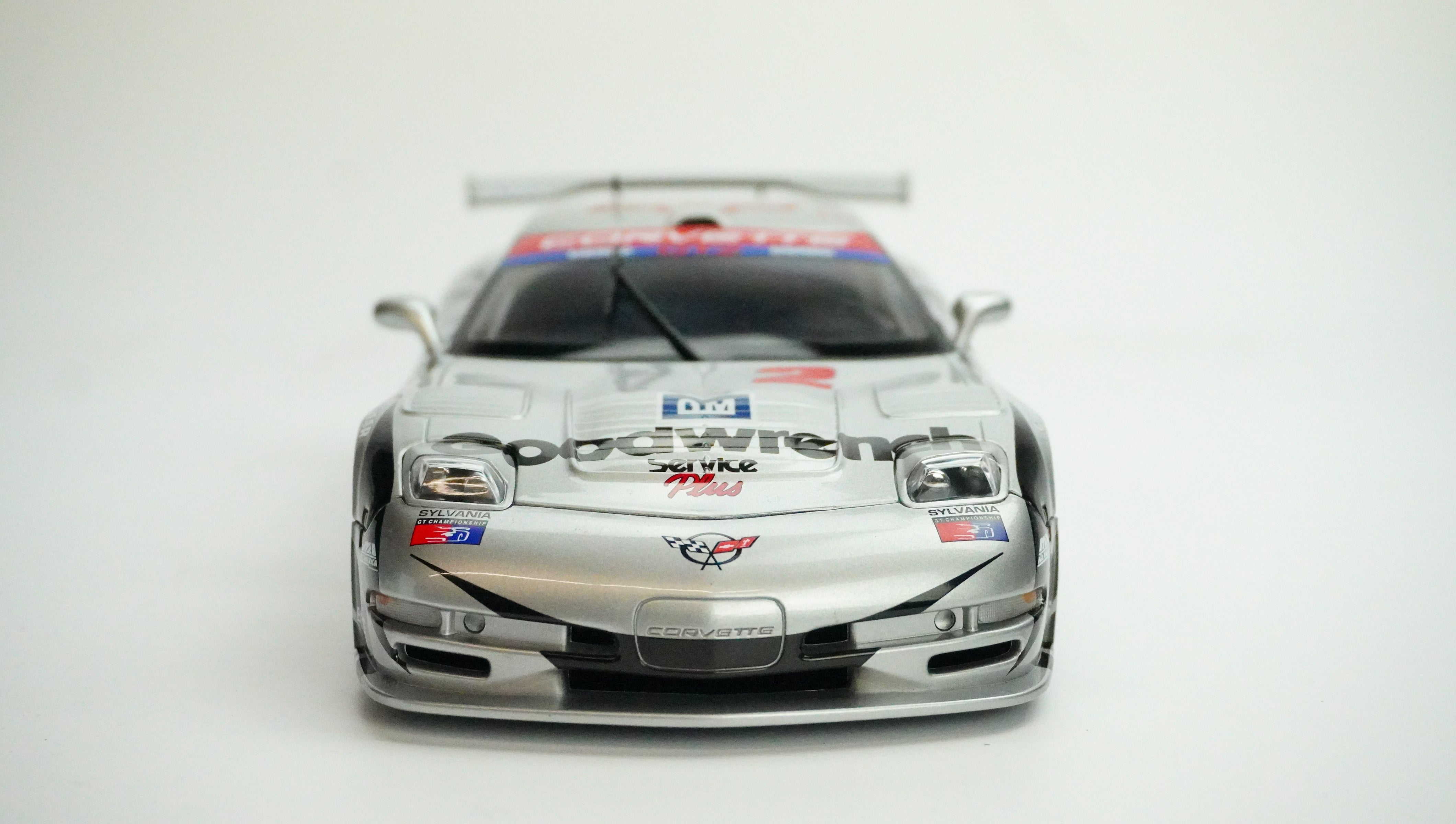 Chevrolet Corvette C5-R Racing No.2 1:18