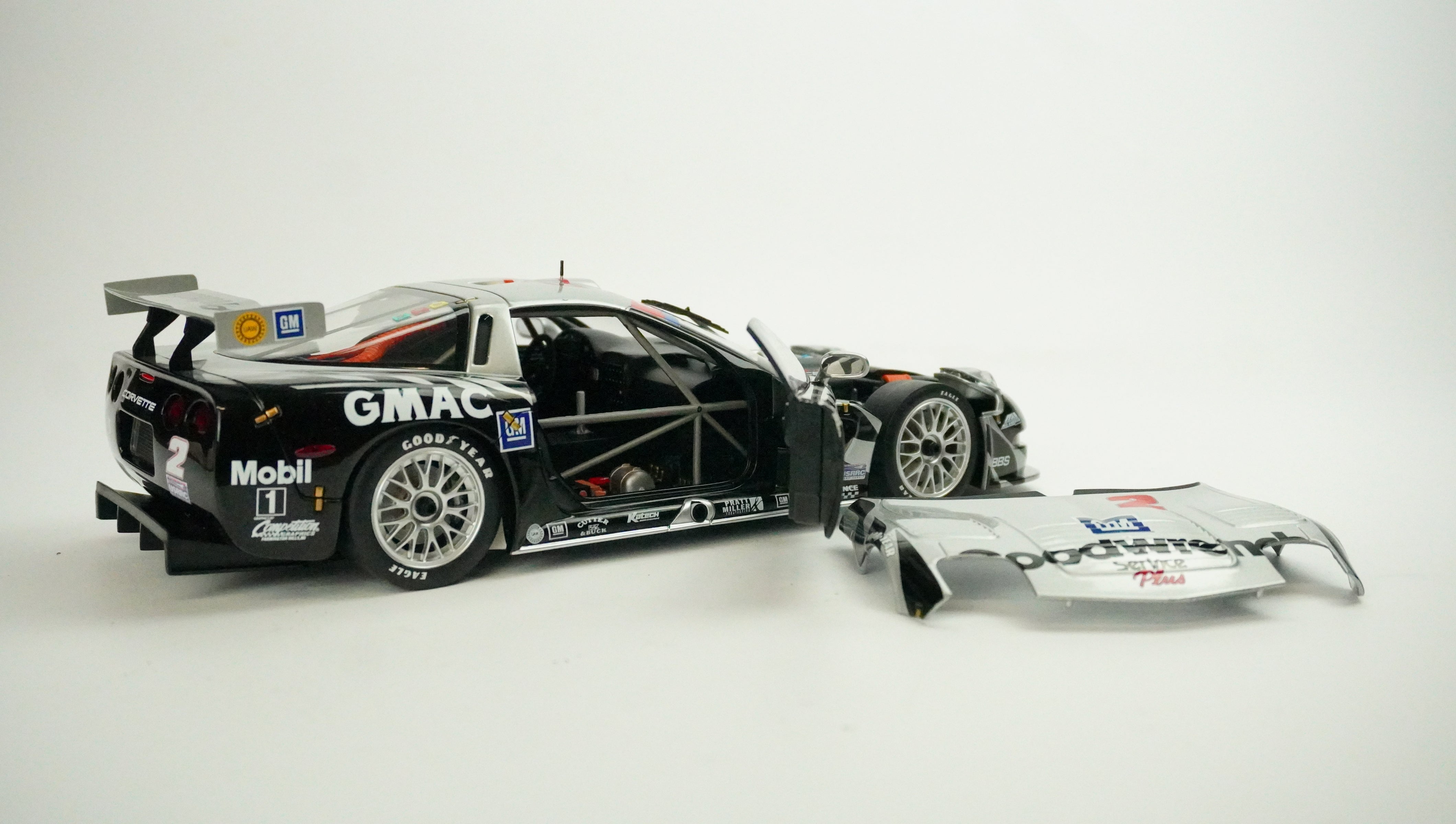 Chevrolet Corvette C5-R Racing No.2 1:18