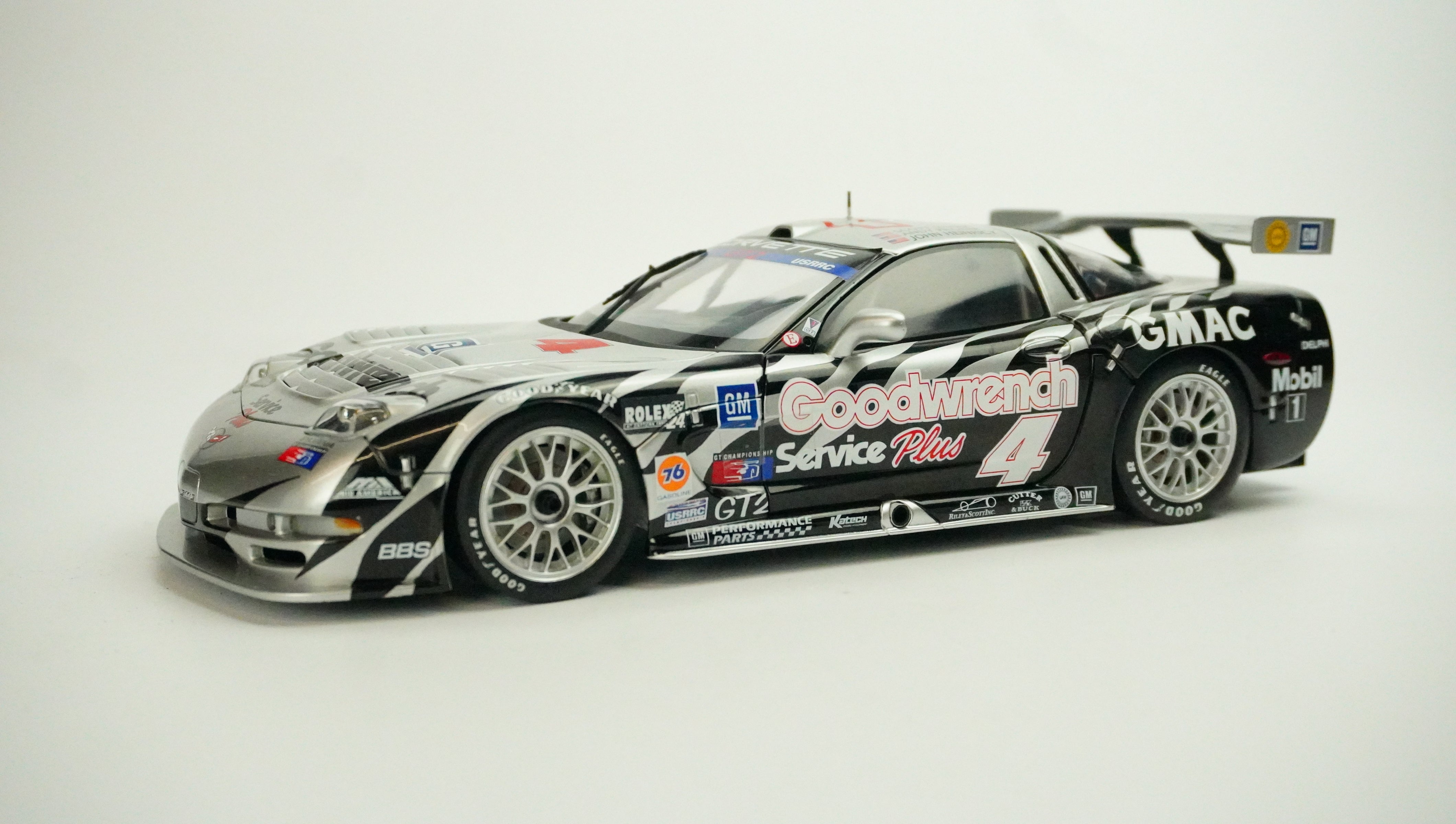 Chevrolet Corvette C5-R Racing No.4 1:18