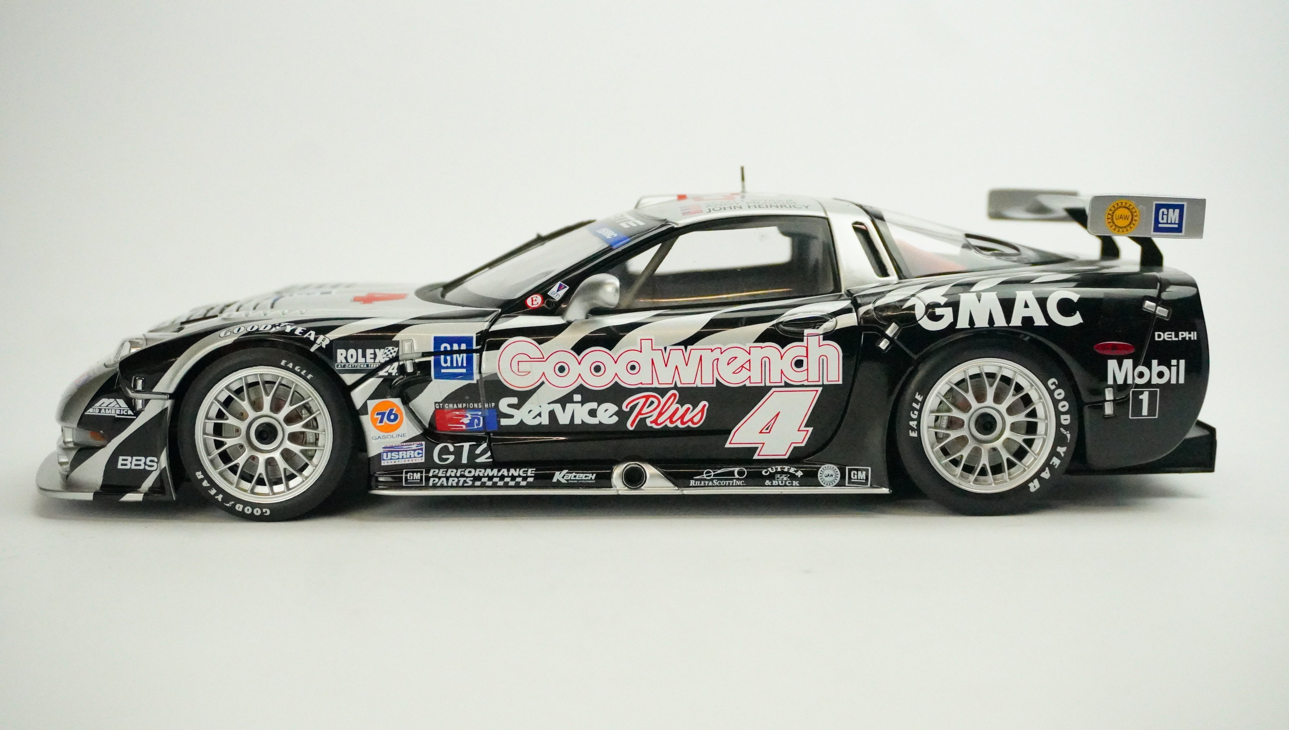 Chevrolet Corvette C5-R Racing No.4 1:18