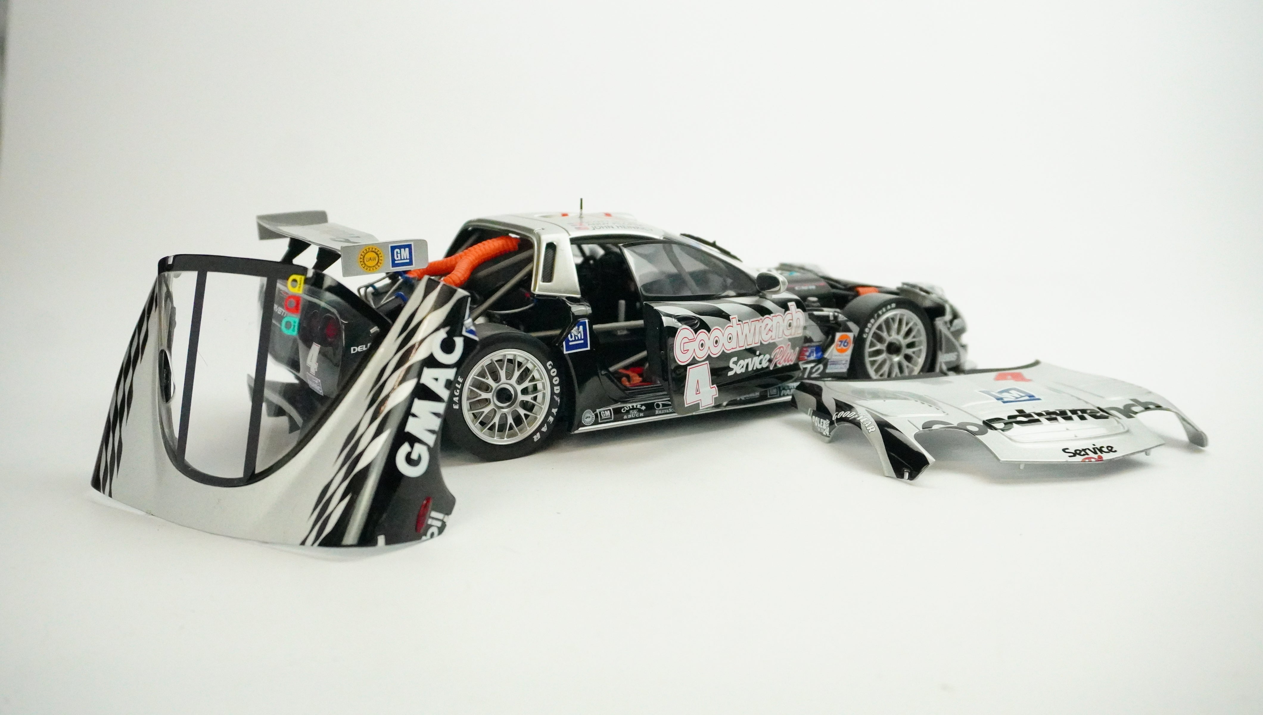 Chevrolet Corvette C5-R Racing No.4 1:18