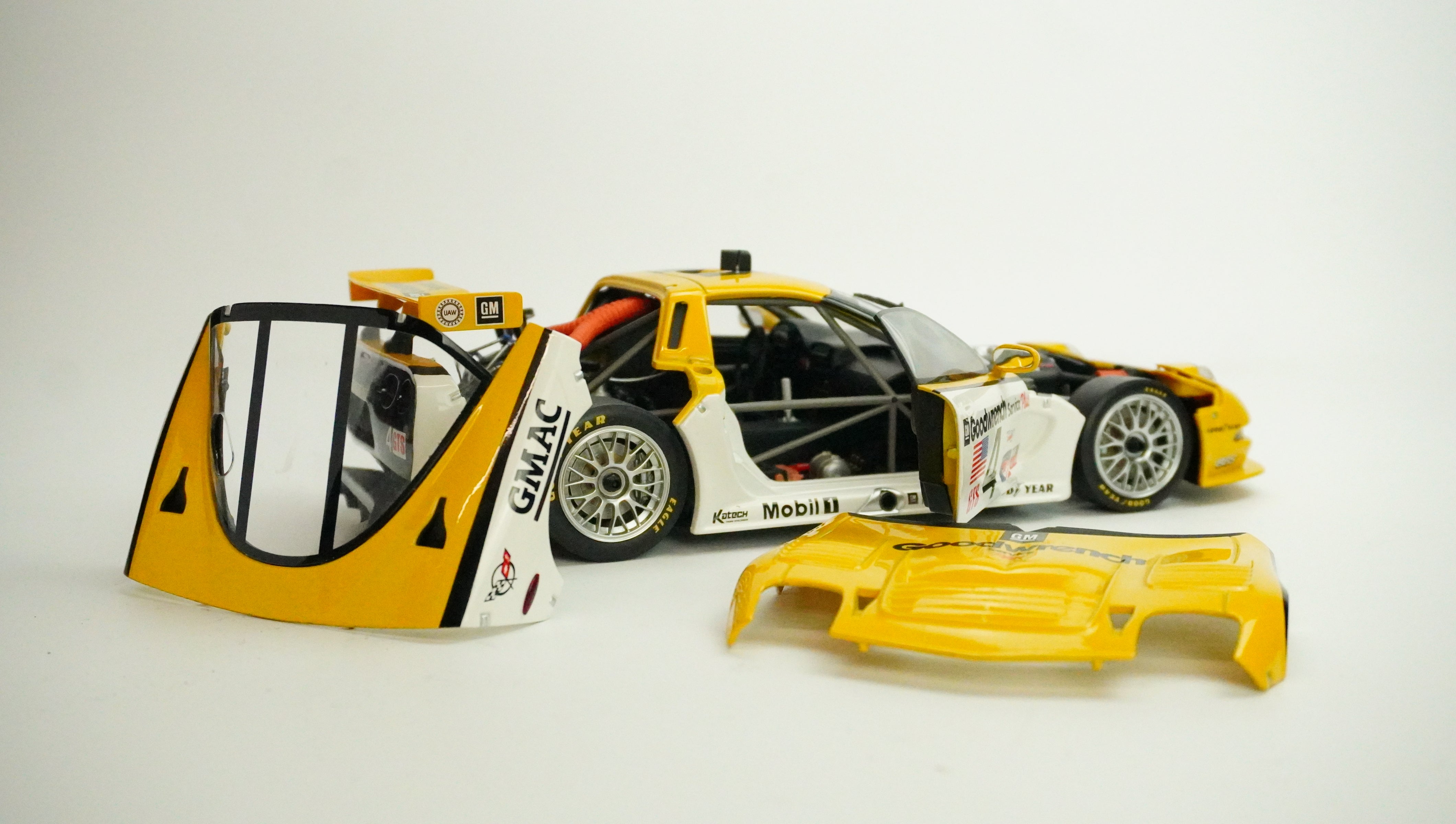 Chevrolet Corvette C5-R Racing No.4 1:18