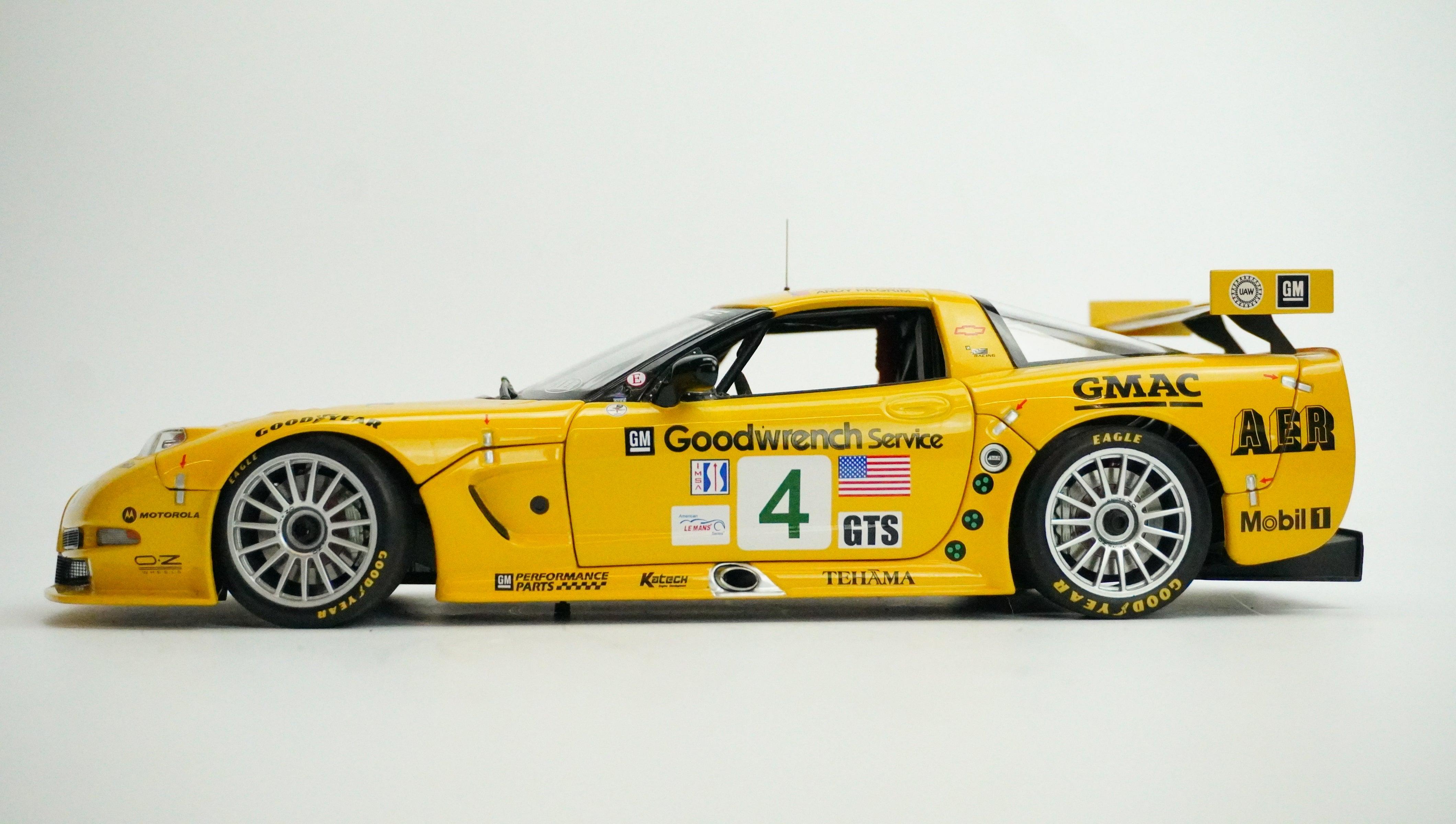 Chevrolet Corvette C5-R Racing No.4 1:18