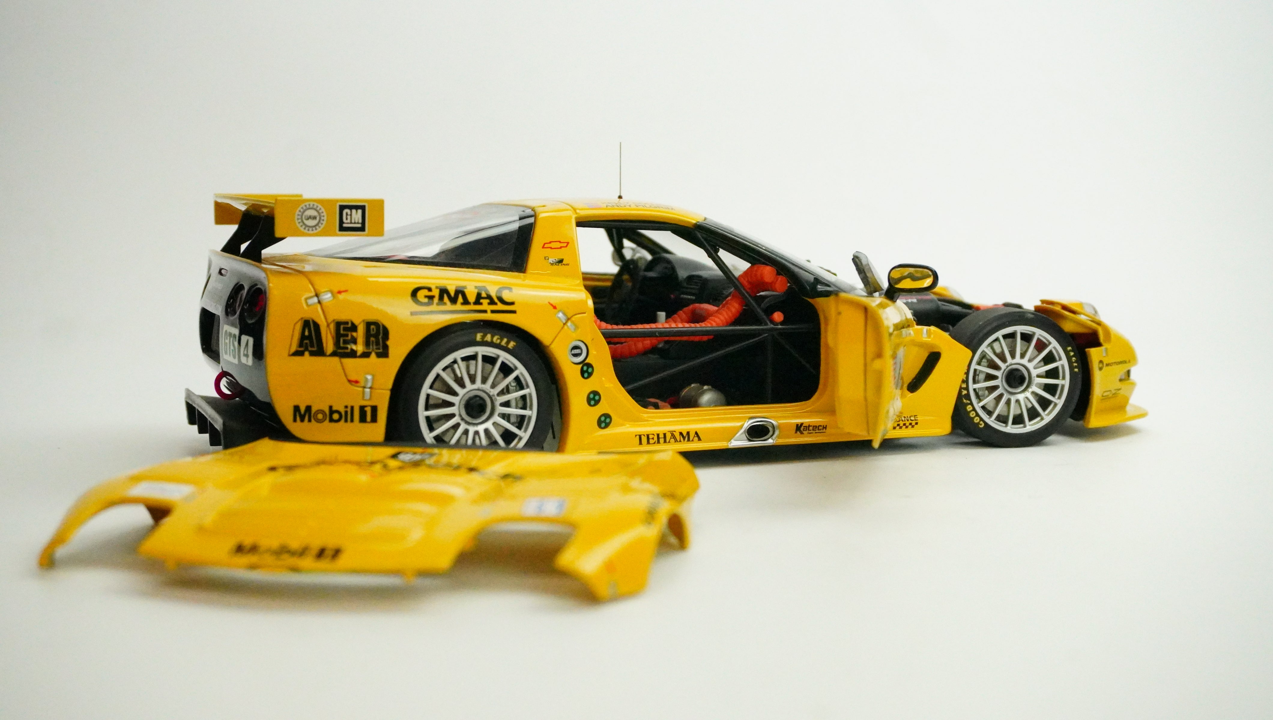 Chevrolet Corvette C5-R Racing No.4 1:18