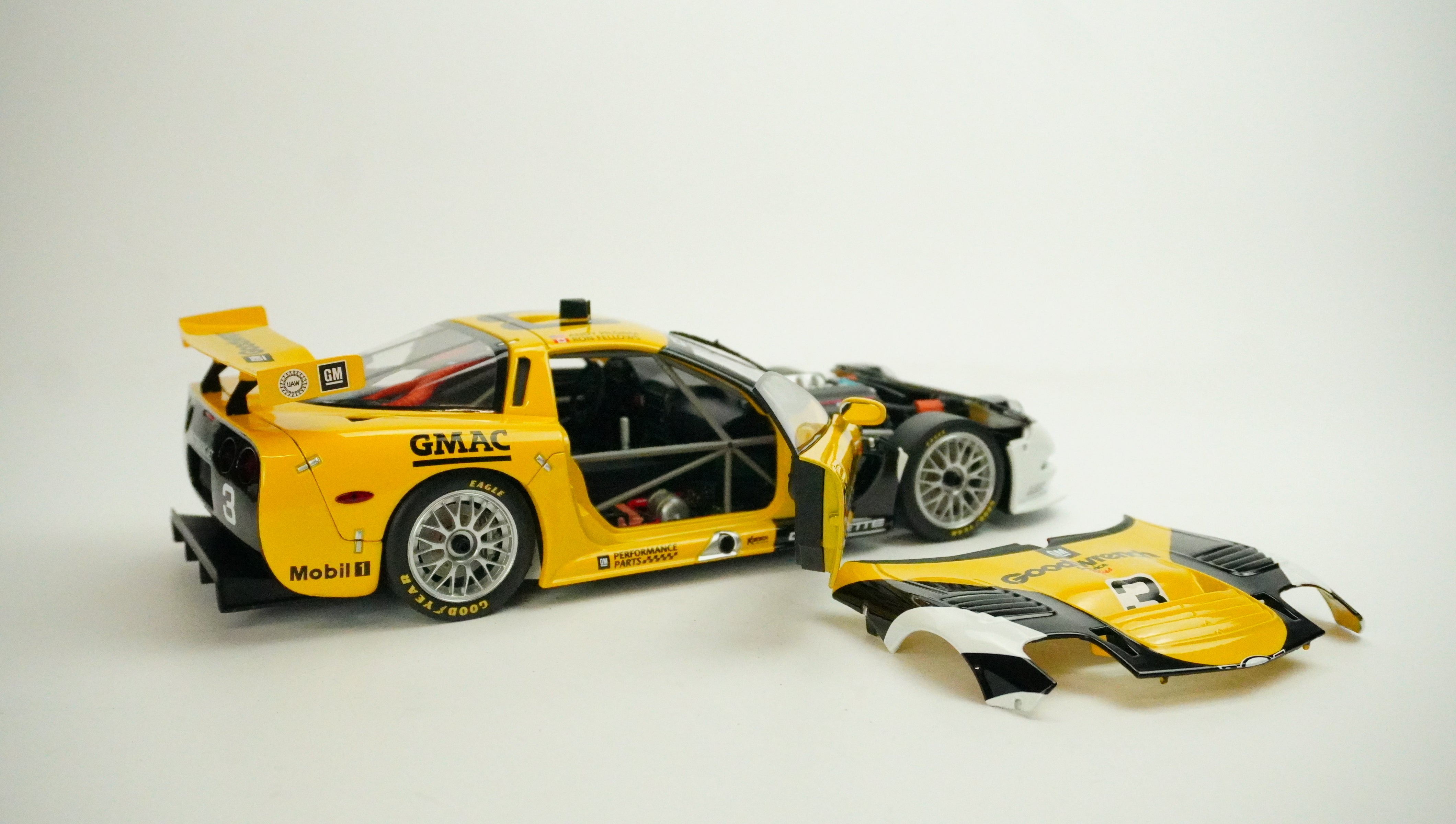Chevrolet Corvette C5-R Racing No.3 1:18