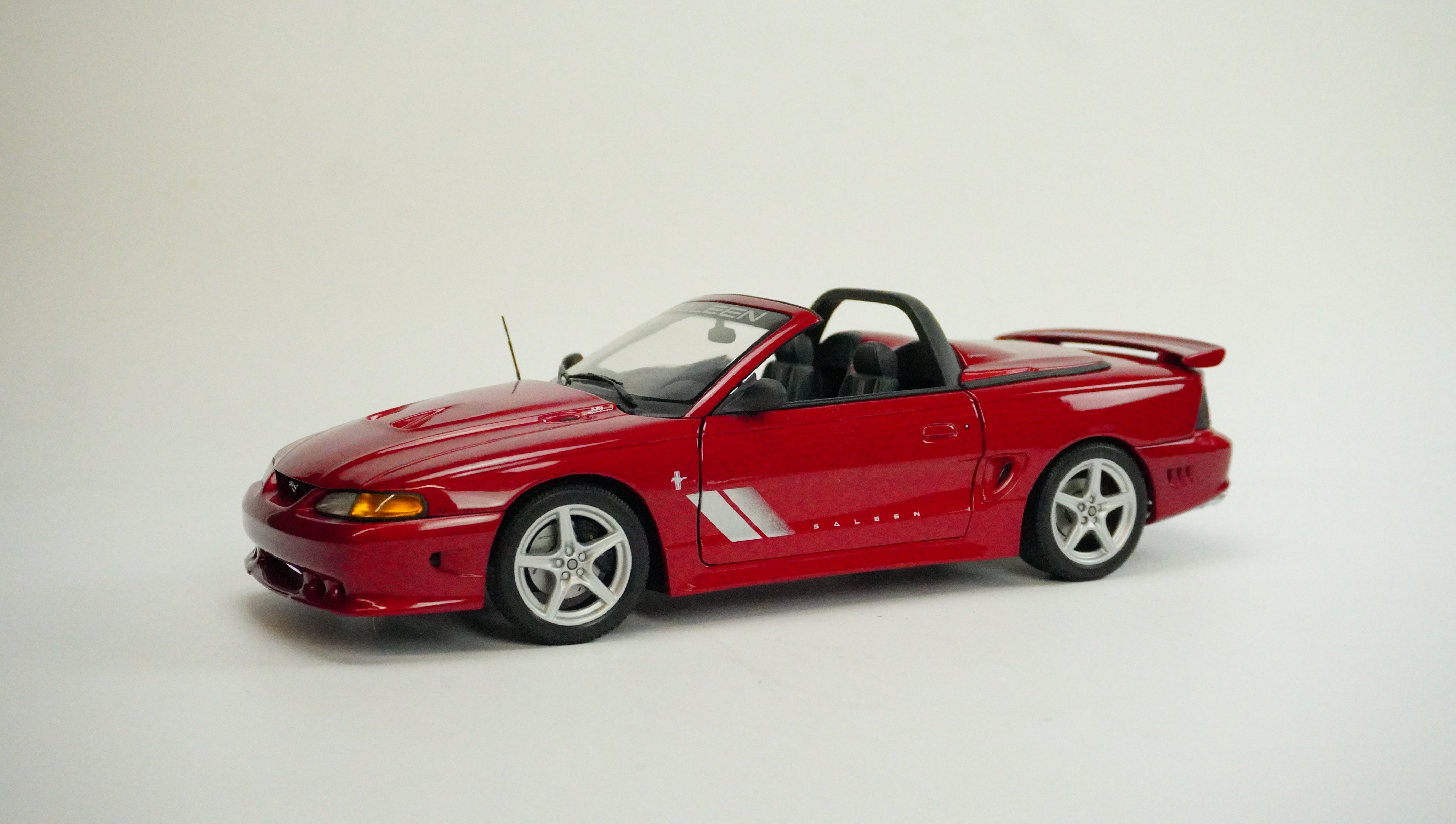 Mustang S351 Saleen Spider 1:18