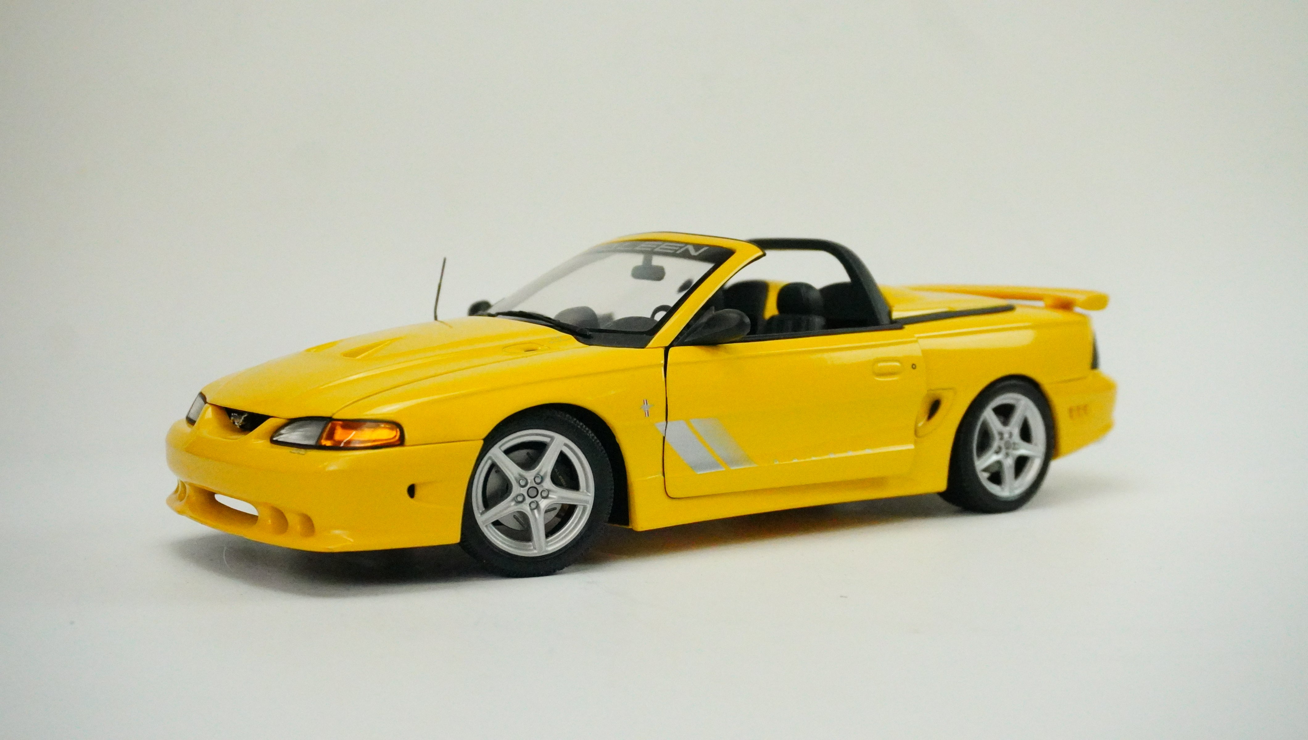 Mustang S351 Saleen Spider 1:18