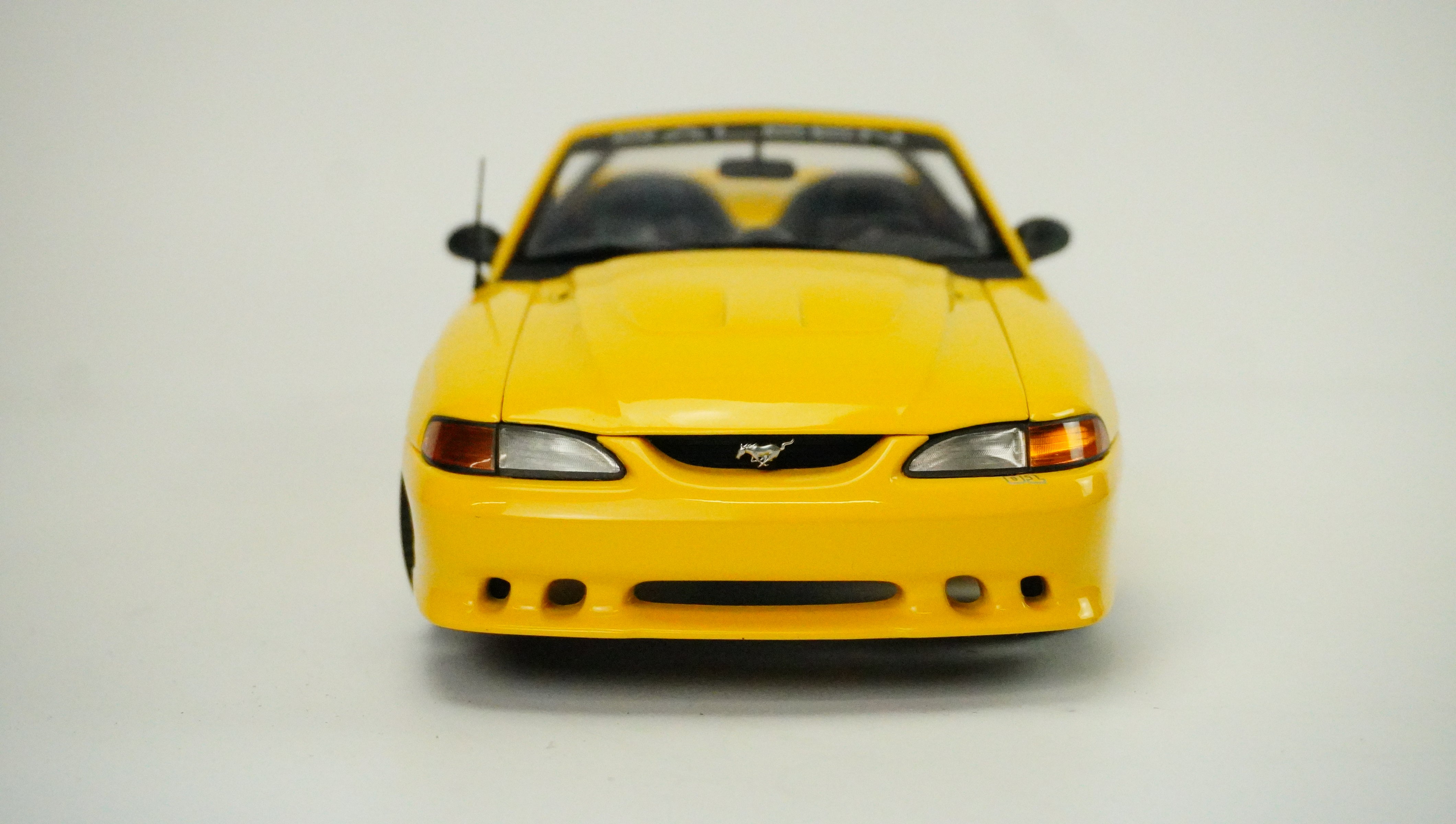 Mustang S351 Saleen Spider 1:18
