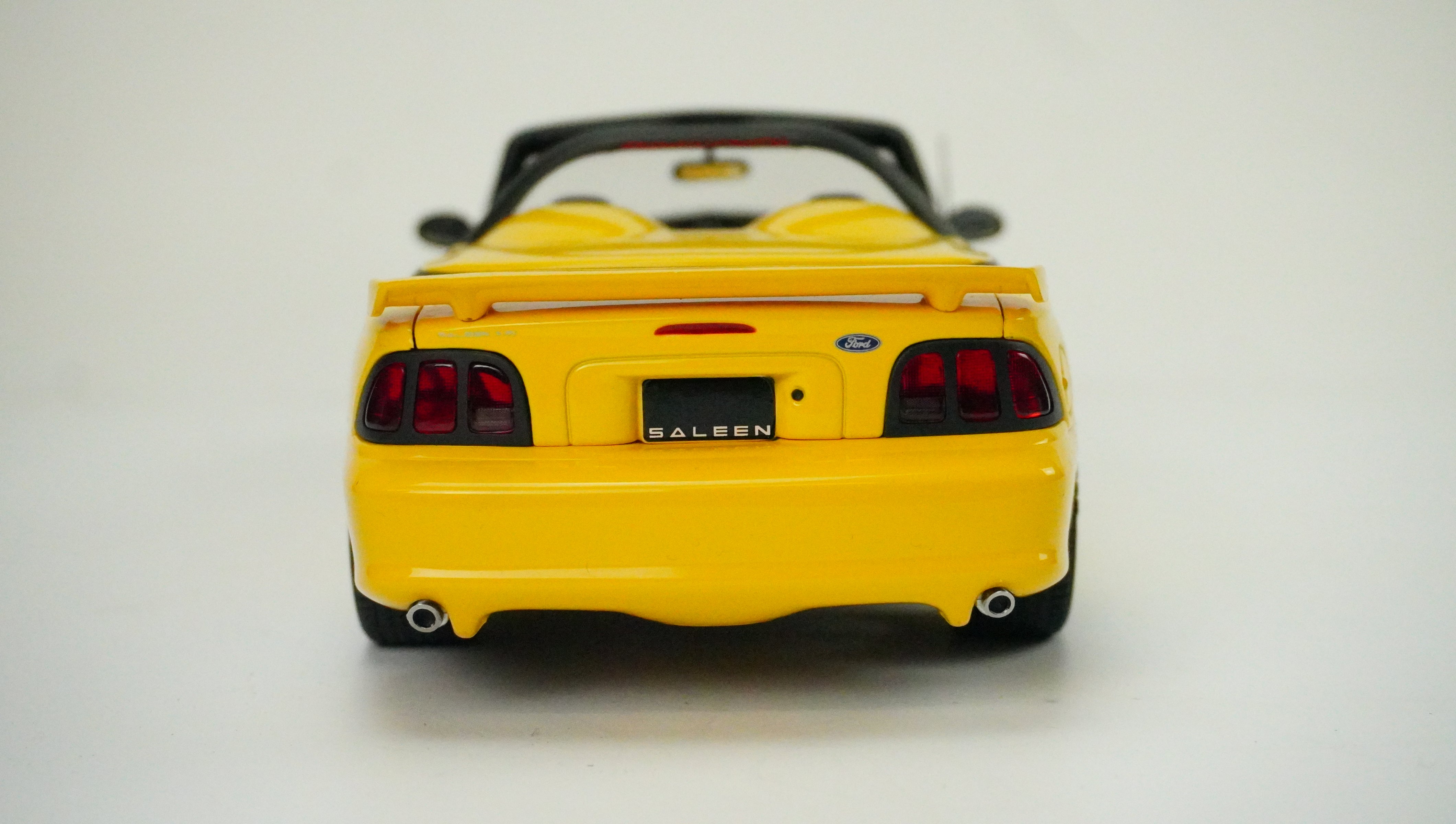 Mustang S351 Saleen Spider 1:18