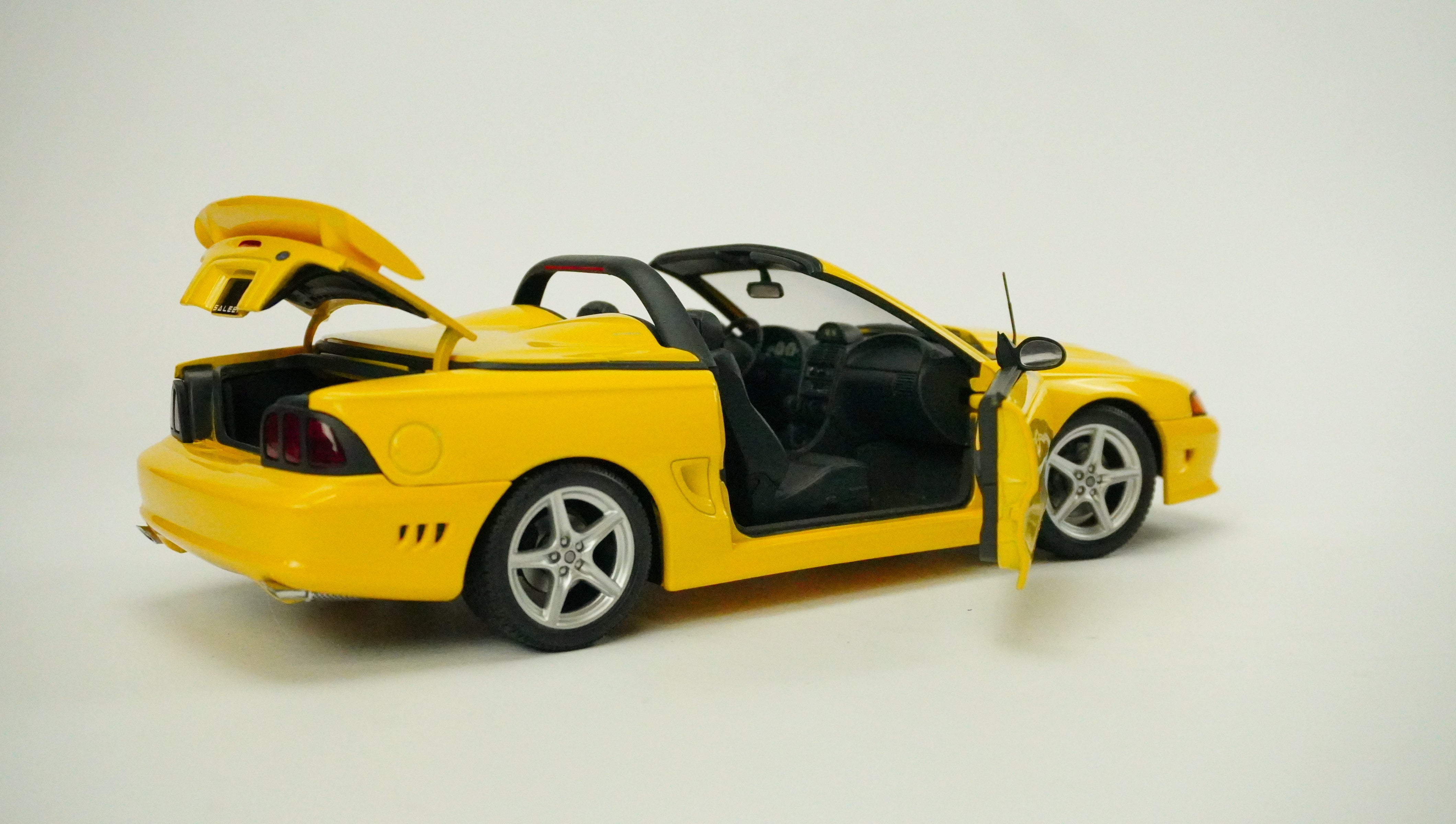 Mustang S351 Saleen Spider 1:18