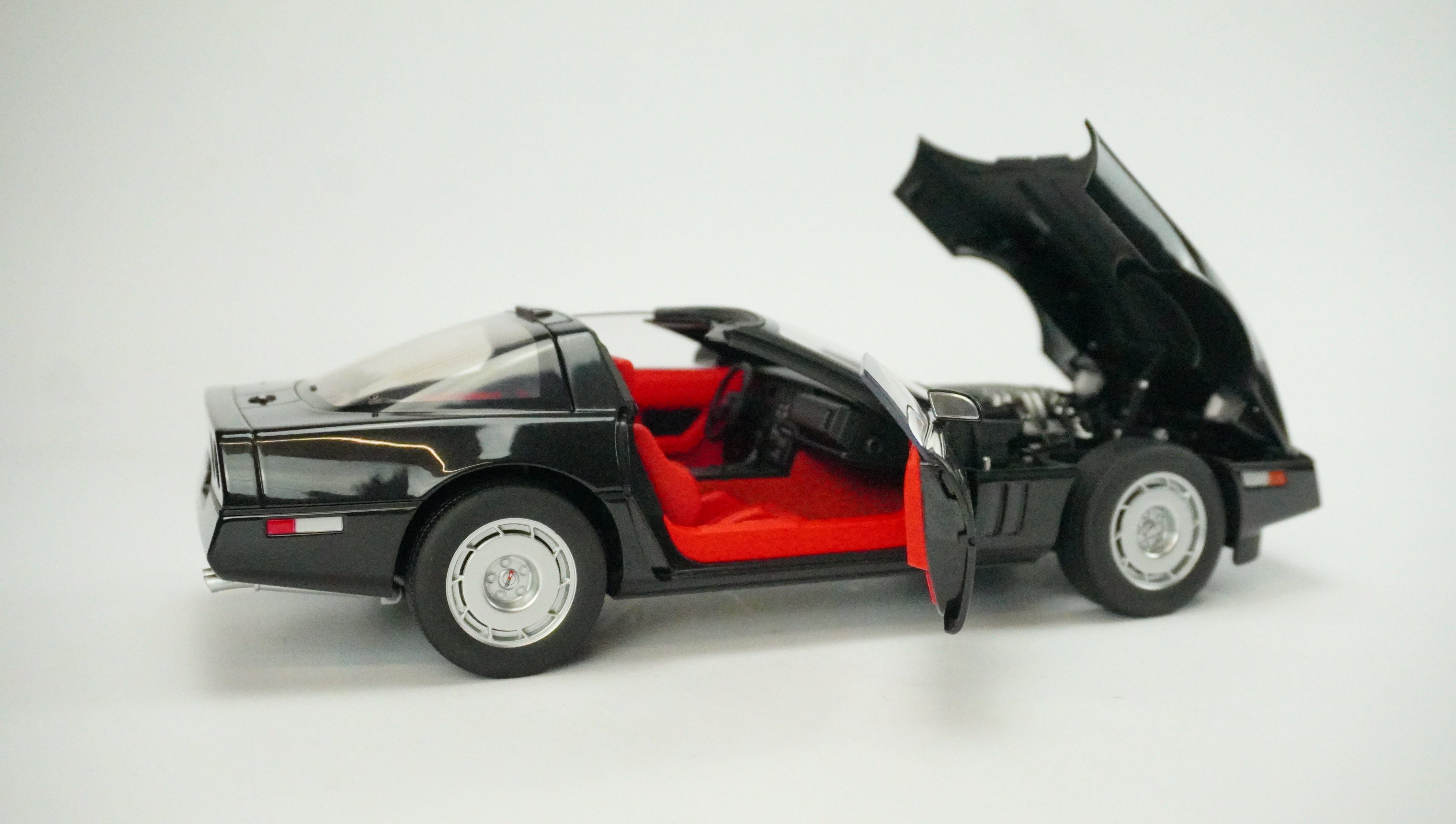 Chevrolet Corvette 1986 1:18