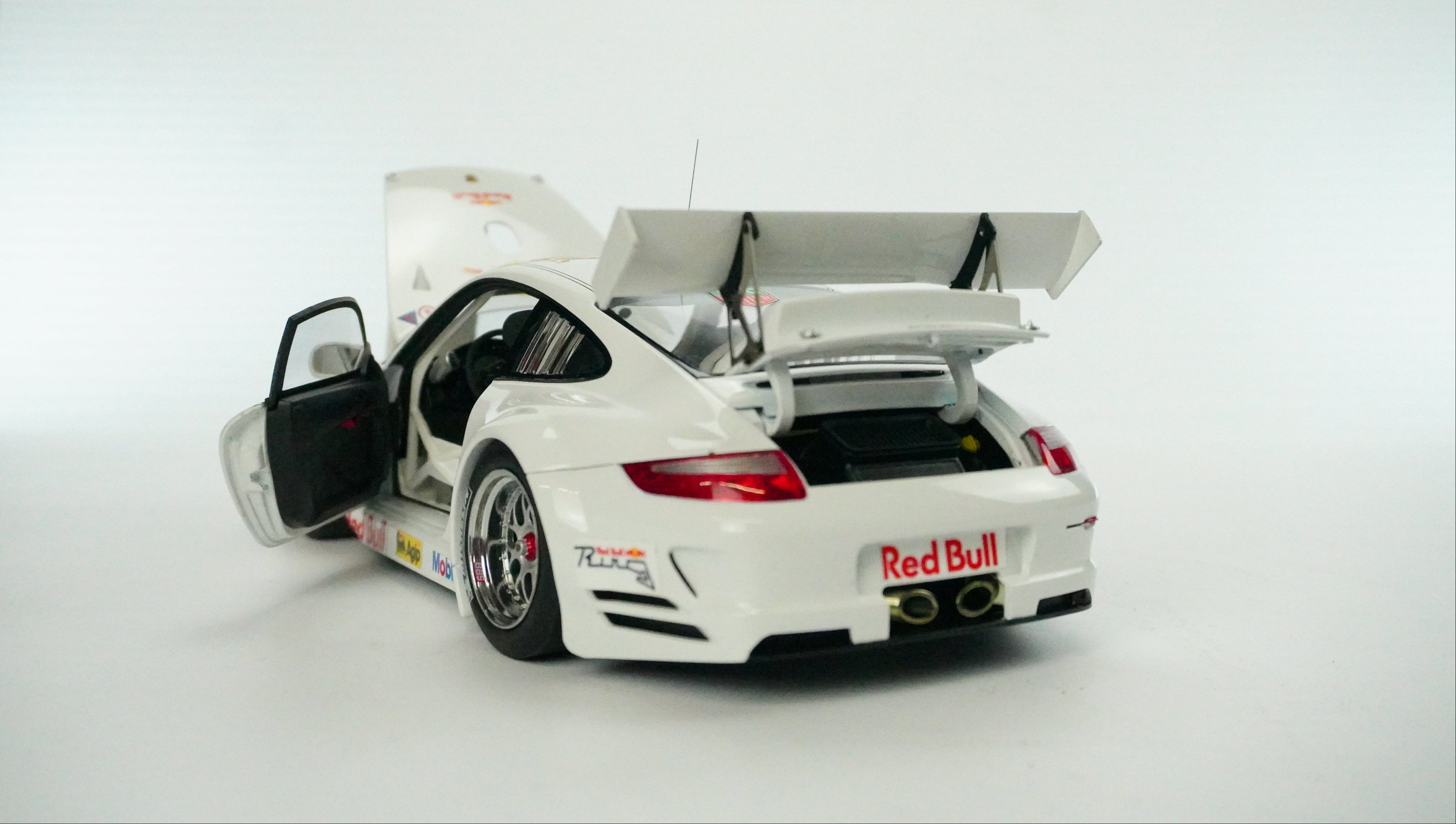Porsche 911 (997) GT3 RSR Red Bull Rarität 1:18