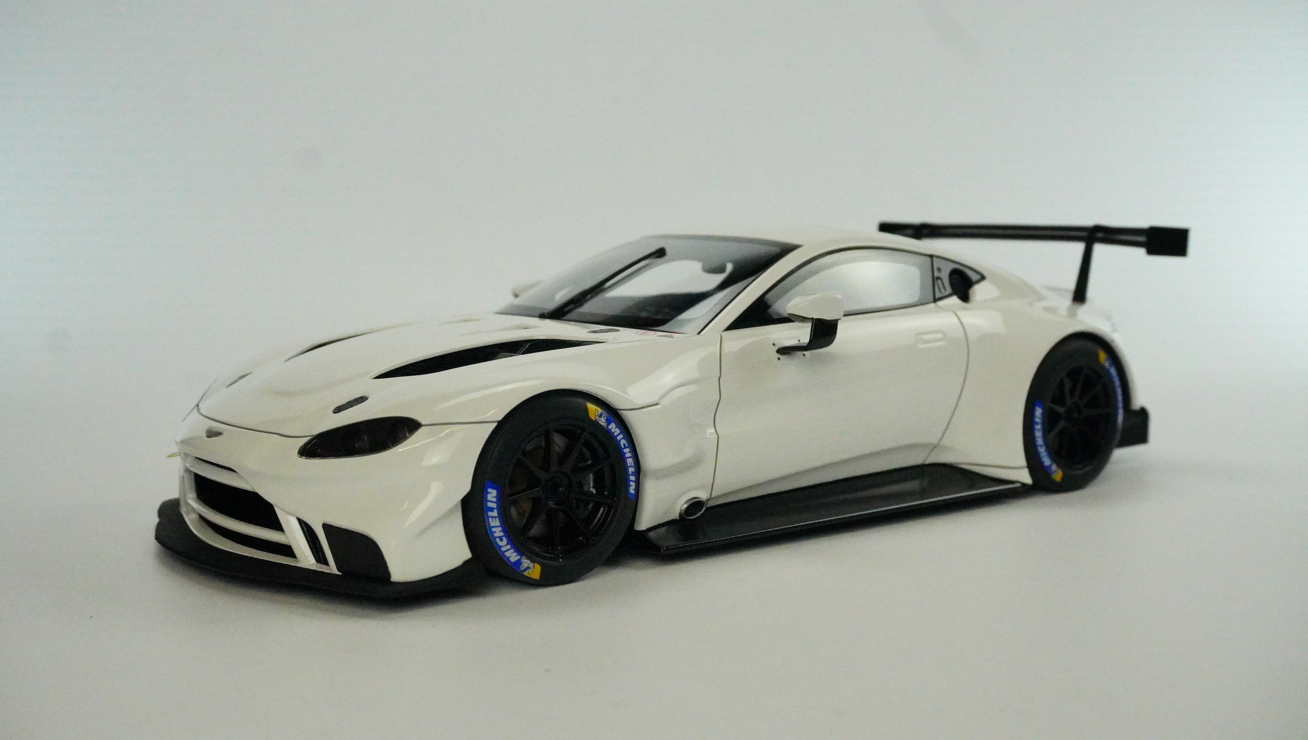 Aston Martin Vantage GTE 2018 1:18
