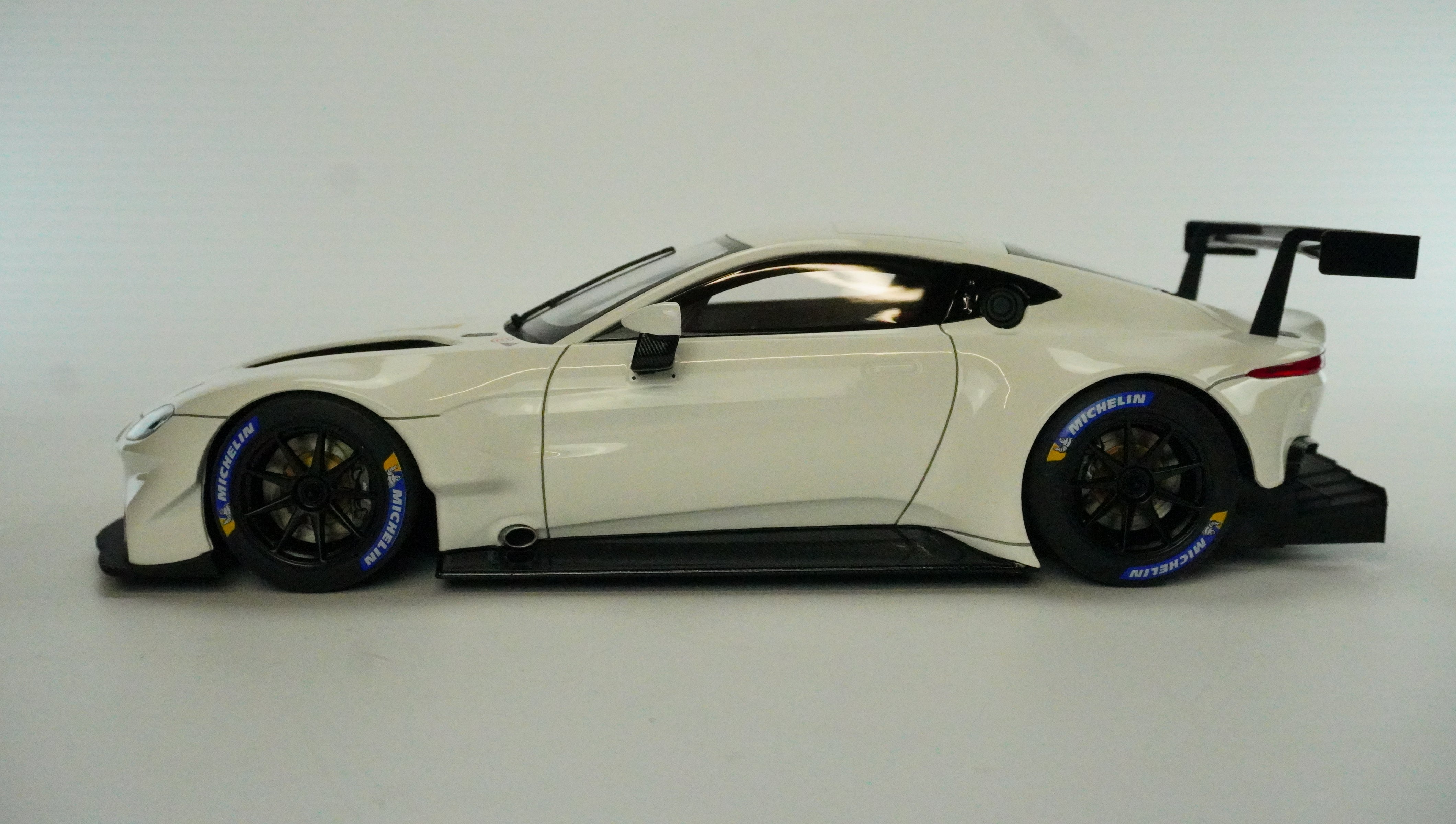 Aston Martin Vantage GTE 2018 1:18