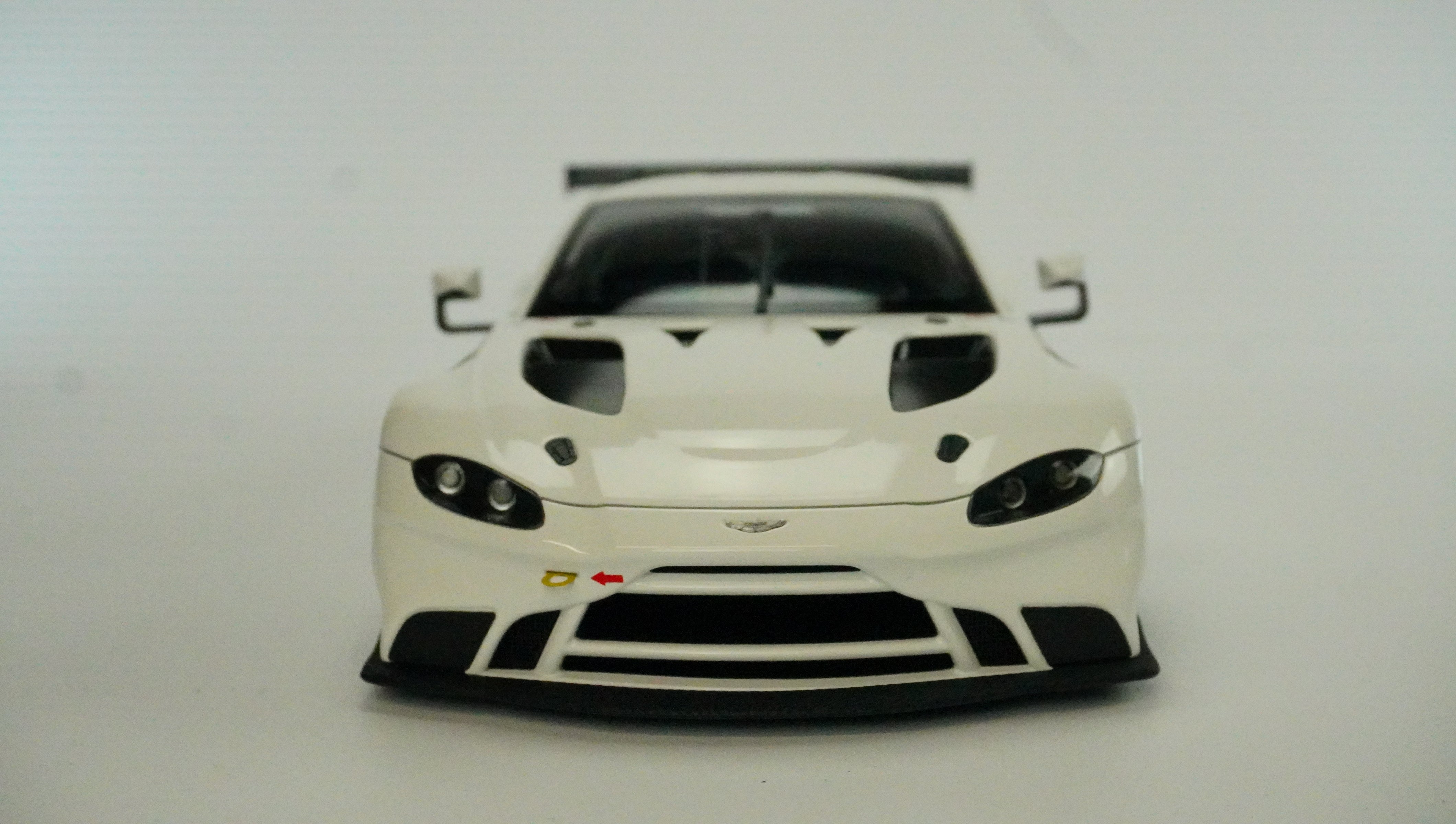 Aston Martin Vantage GTE 2018 1:18