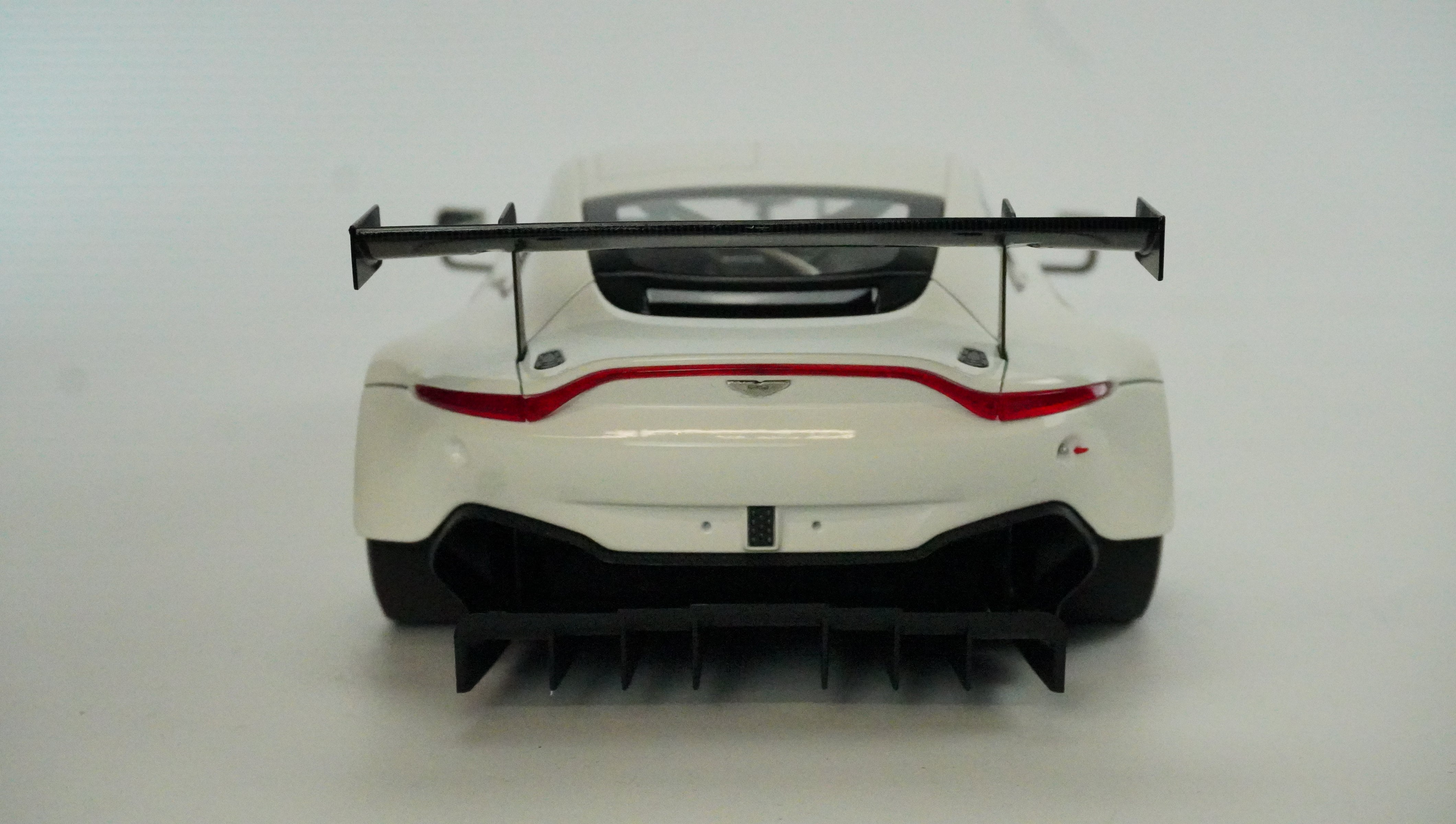 Aston Martin Vantage GTE 2018 1:18