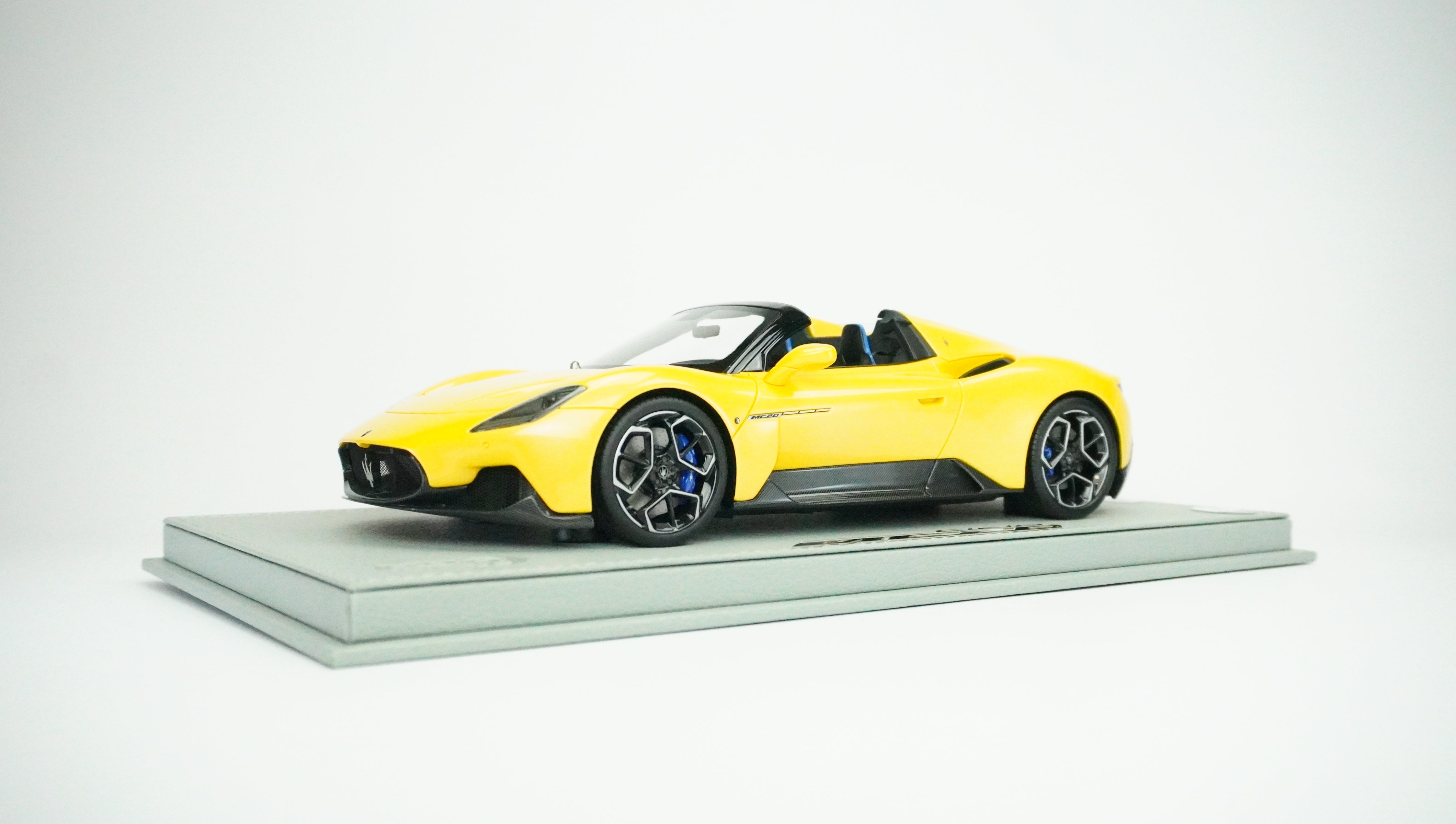 Maserati MC20 Spyder Limited (incl. Showcase) 1:18