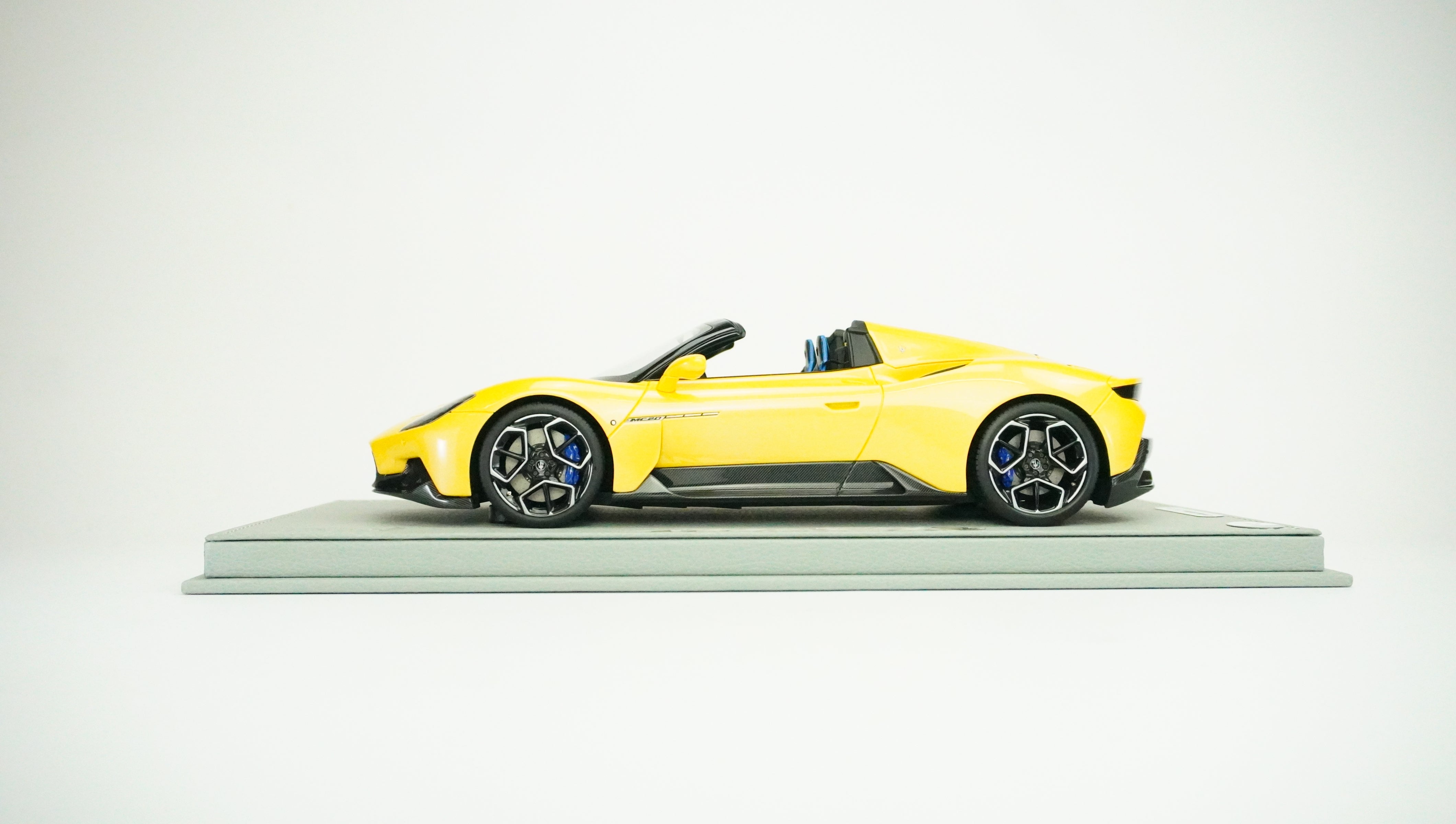 Maserati MC20 Spyder Limited (incl. Showcase) 1:18