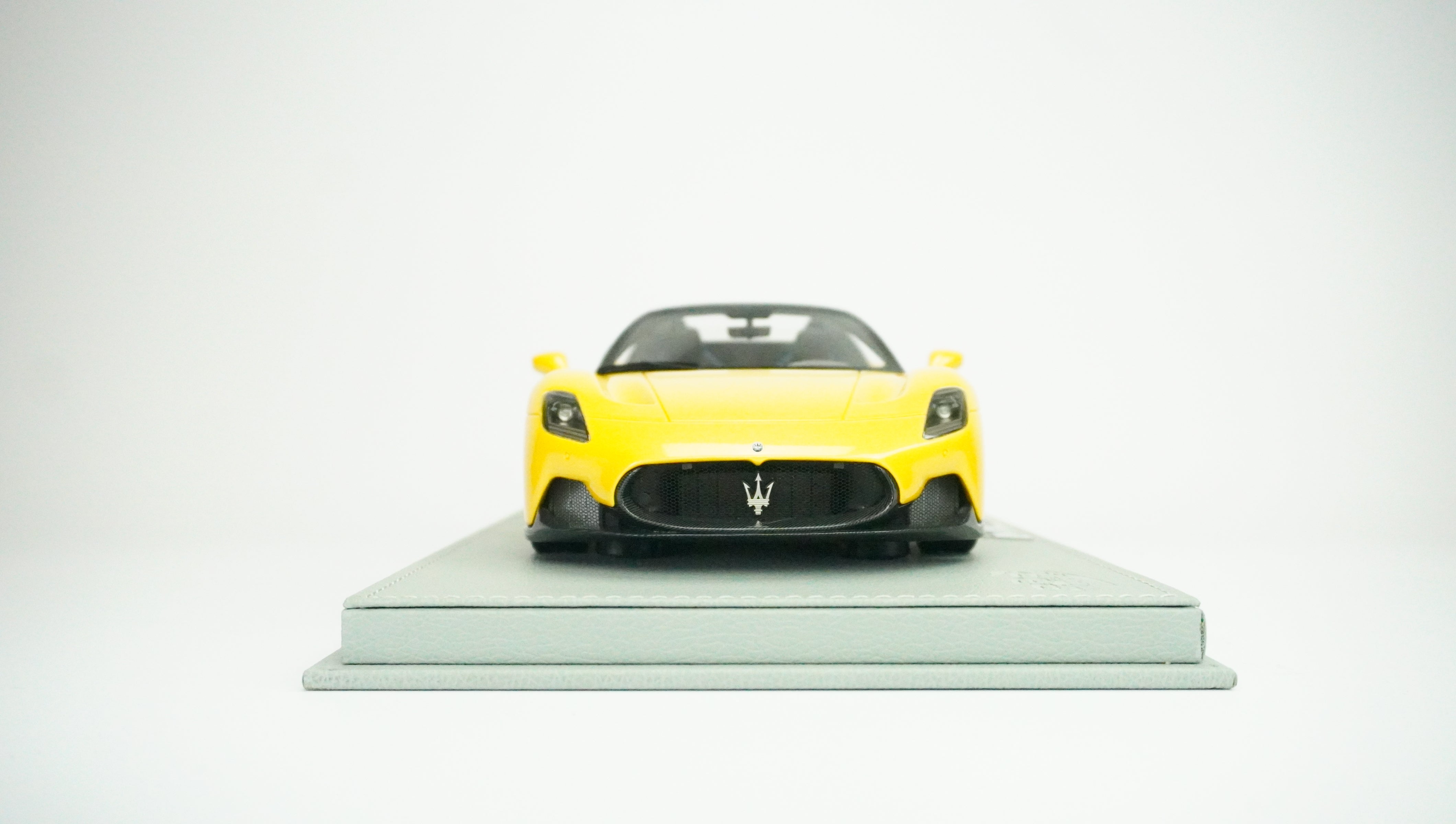 Maserati MC20 Spyder Limited (incl. Showcase) 1:18
