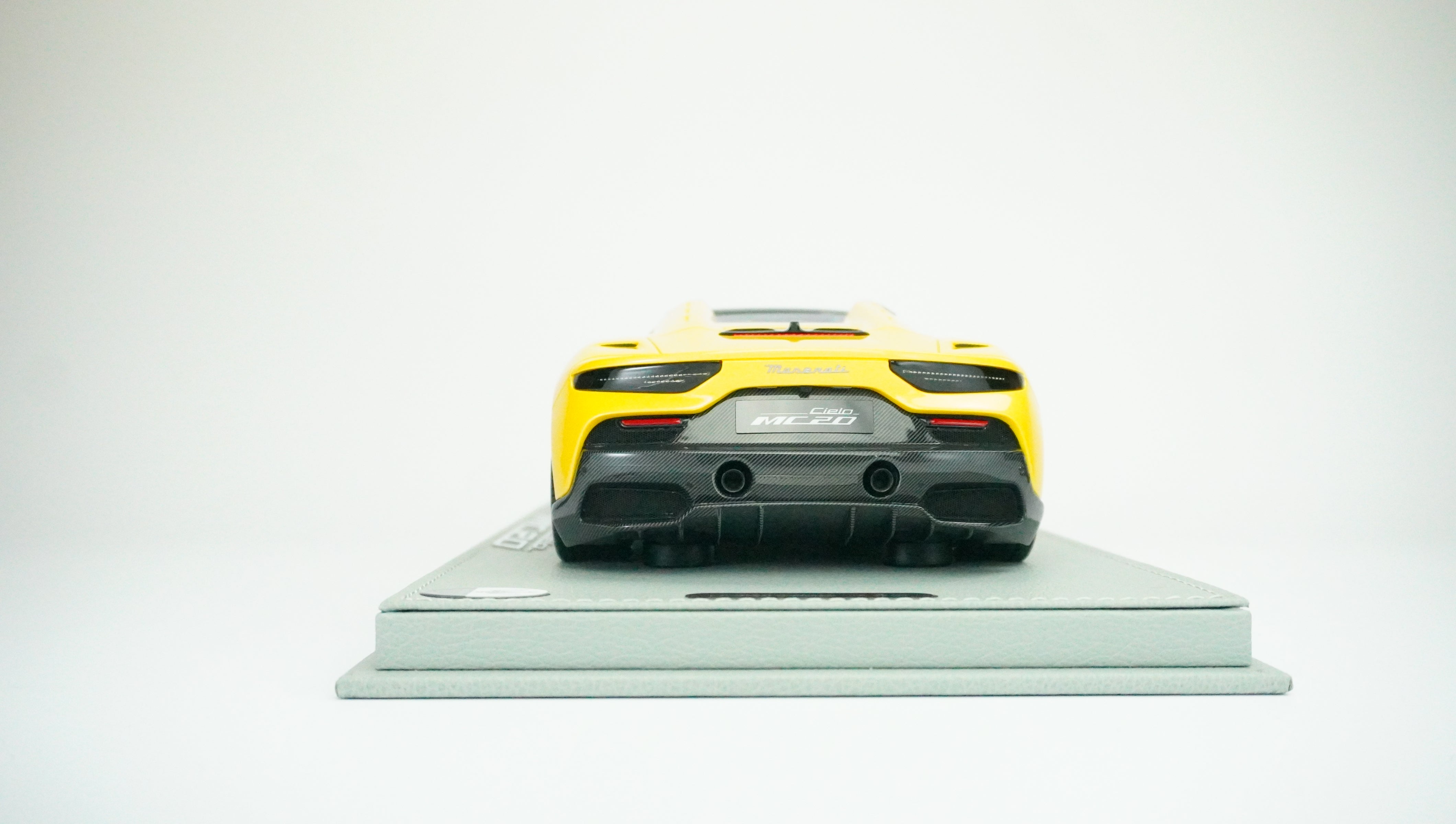 Maserati MC20 Spyder Limited (incl. Showcase) 1:18