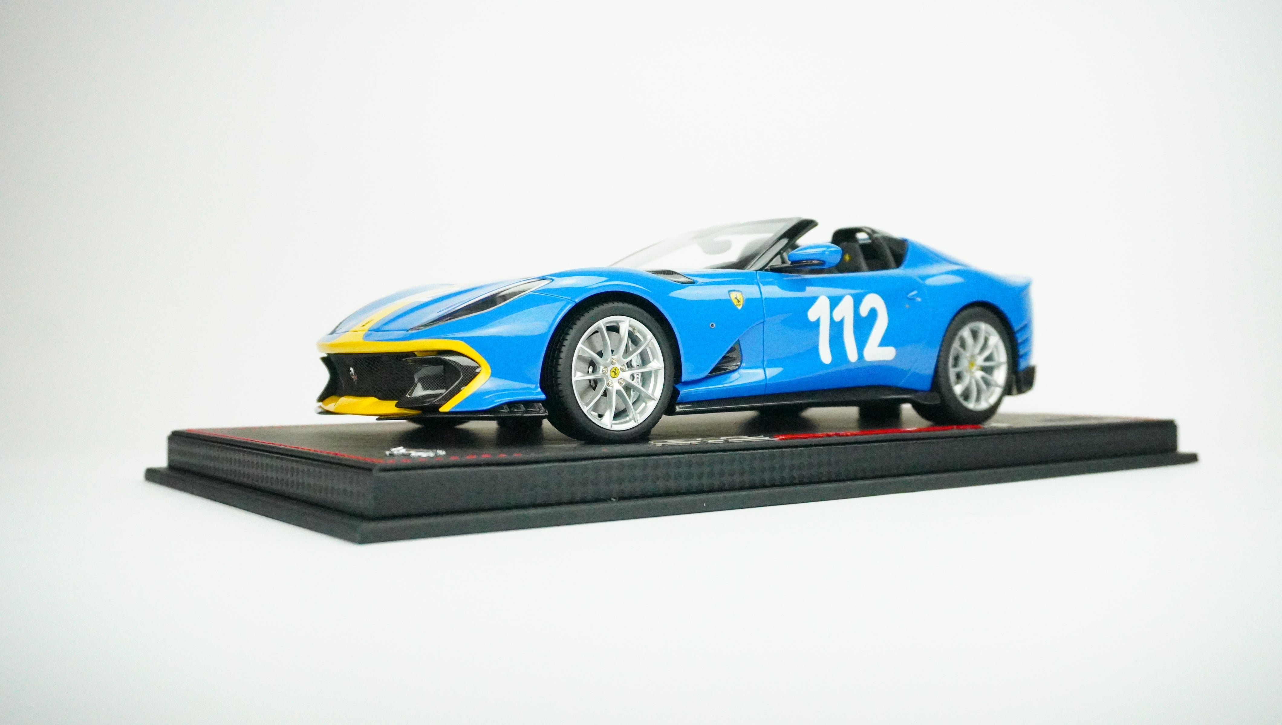 Ferrari 812 Competizione Aperta Limited (incl. Showcase) 1:18