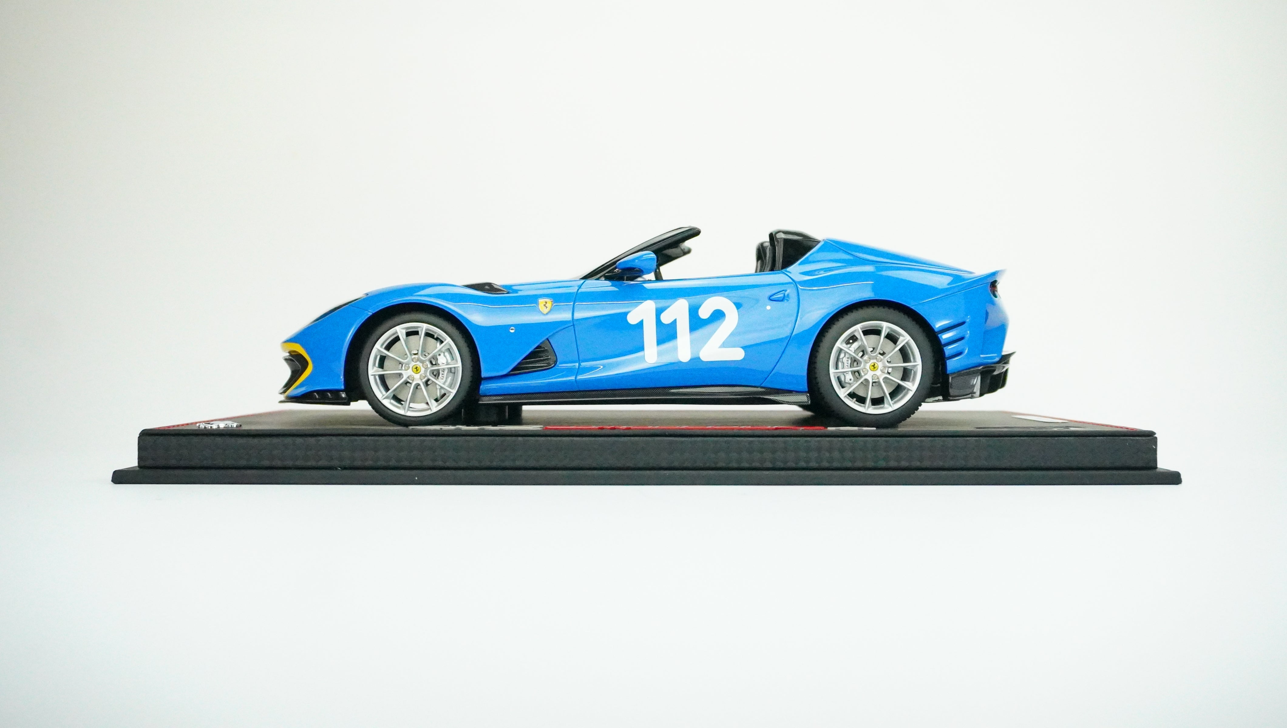 Ferrari 812 Competizione Aperta Limited (incl. Showcase) 1:18