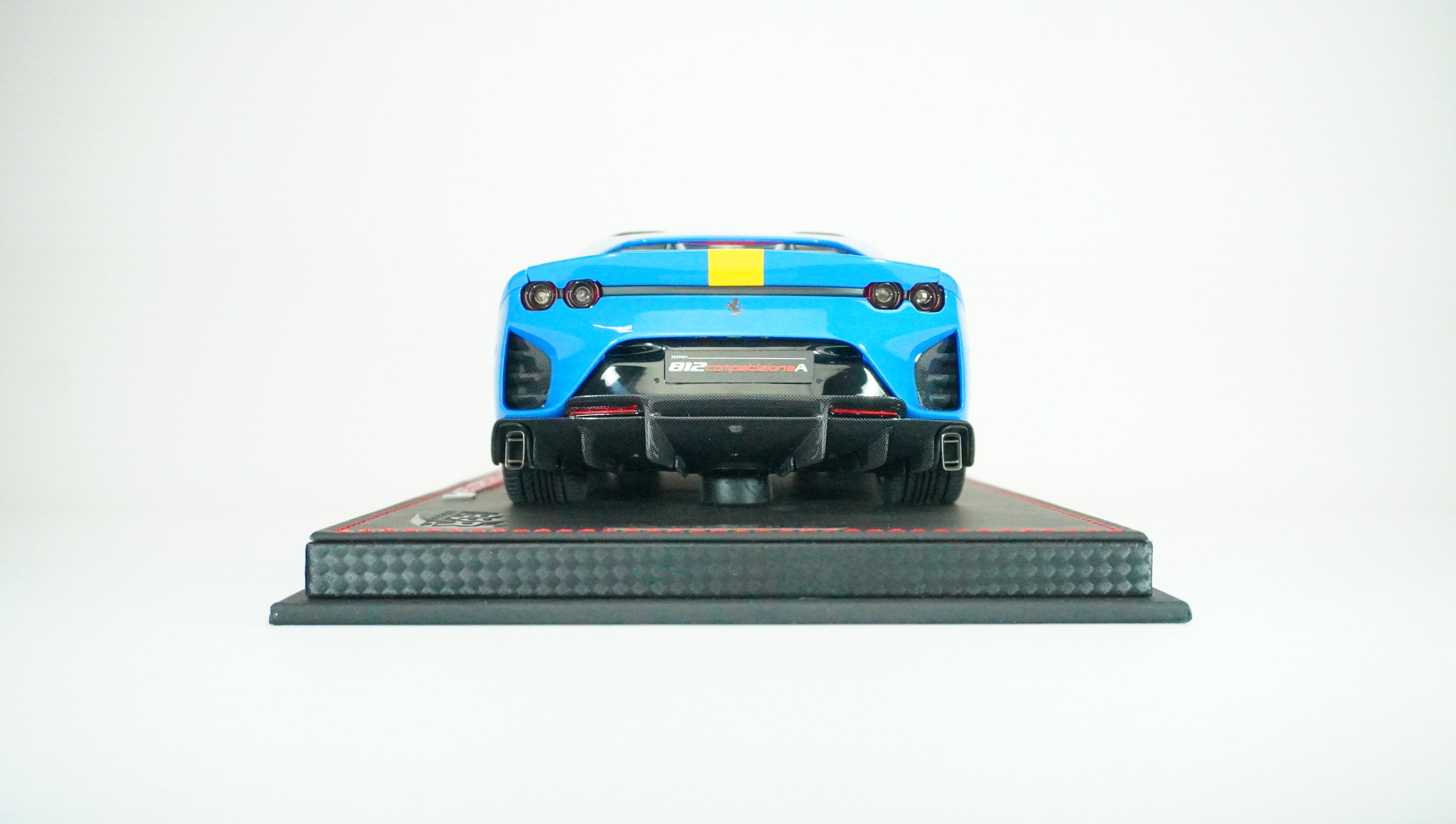 Ferrari 812 Competizione Aperta Limited (incl. Showcase) 1:18