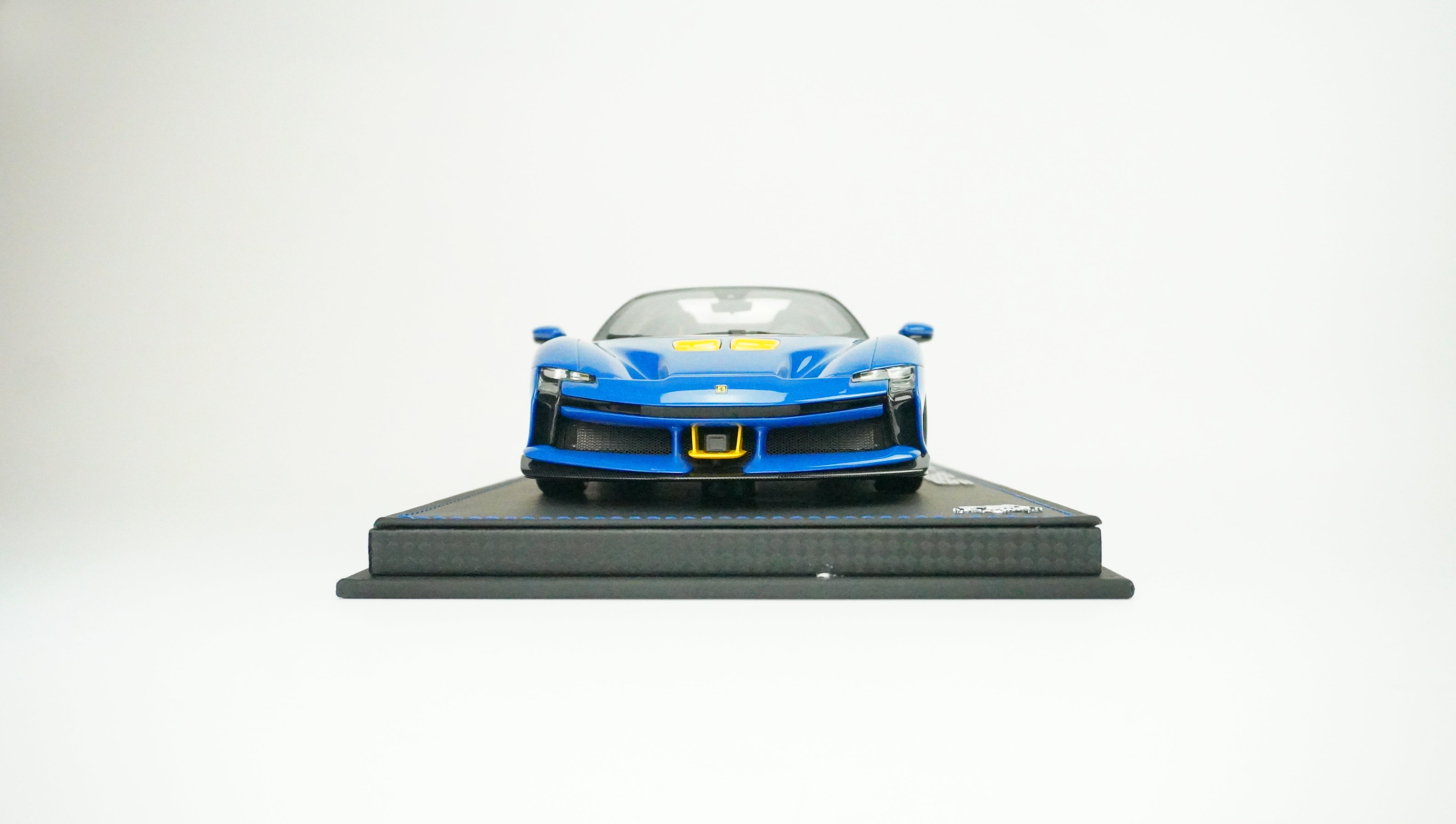 Ferrari SF90 XX Stradale Spider Limited (incl. Showcase) 1:18