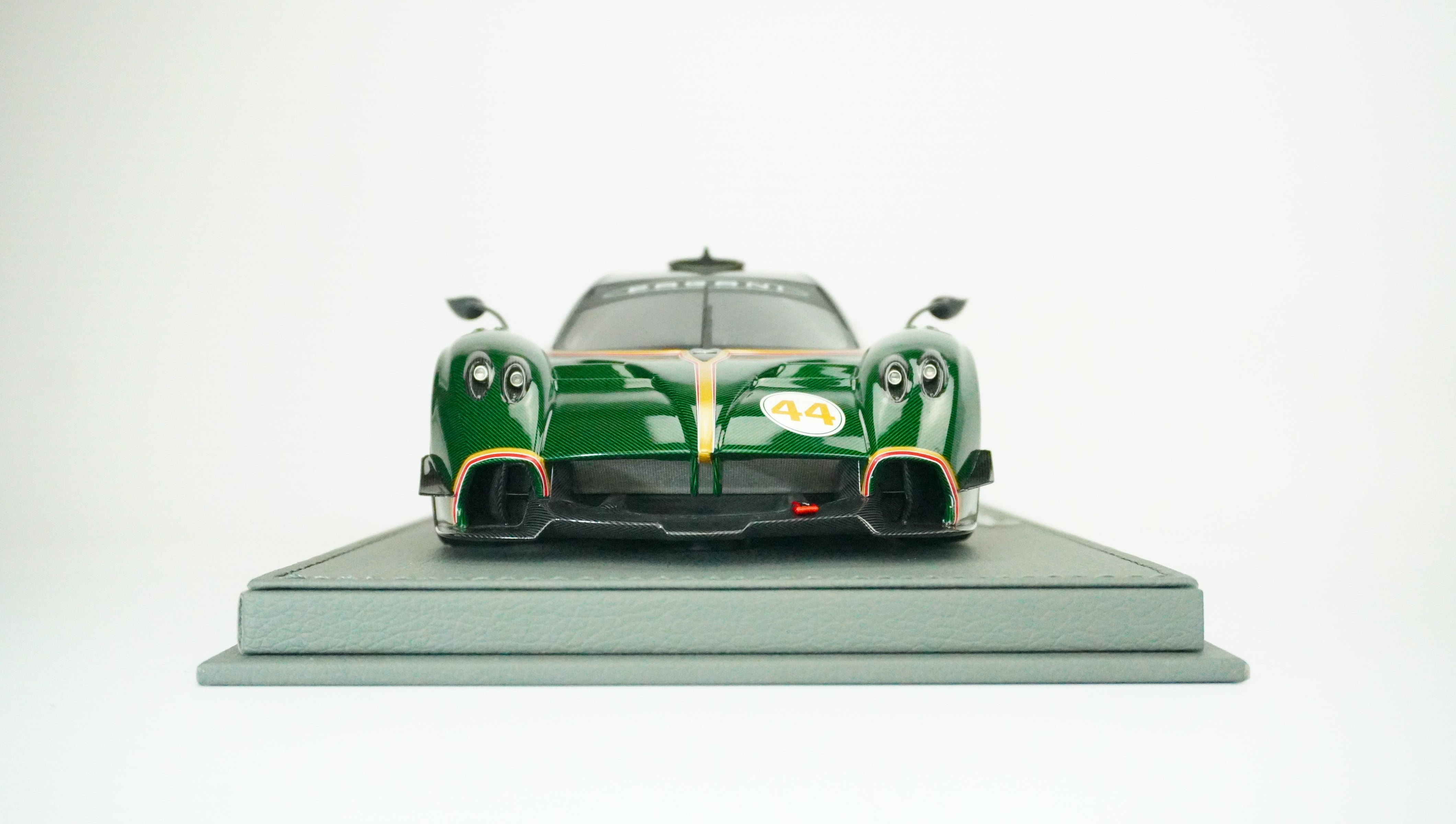 Pagani Huayra Racing Nr.44 Limited (incl. Showcase) 1:18