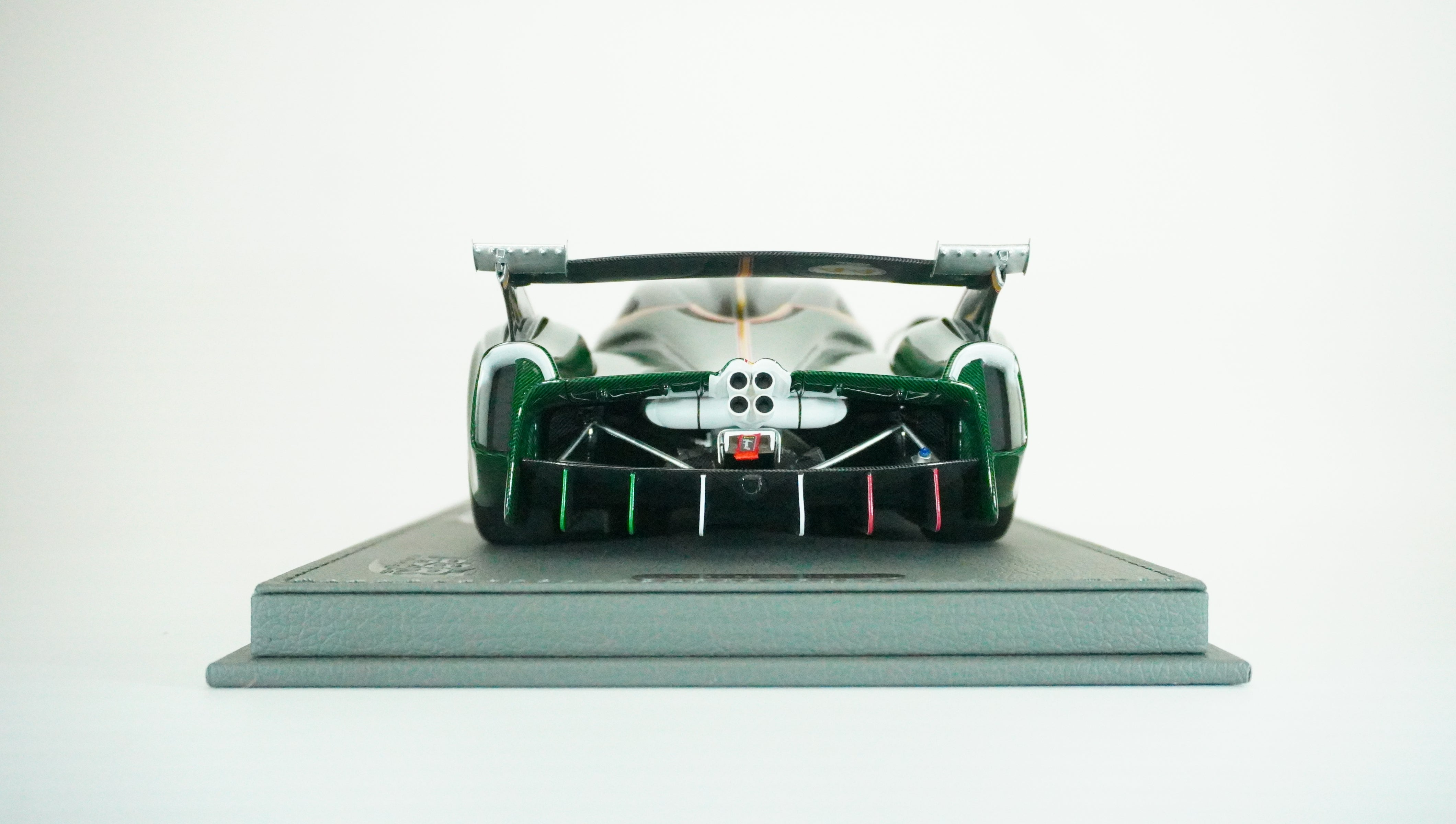 Pagani Huayra Racing Nr.44 Limited (incl. Showcase) 1:18