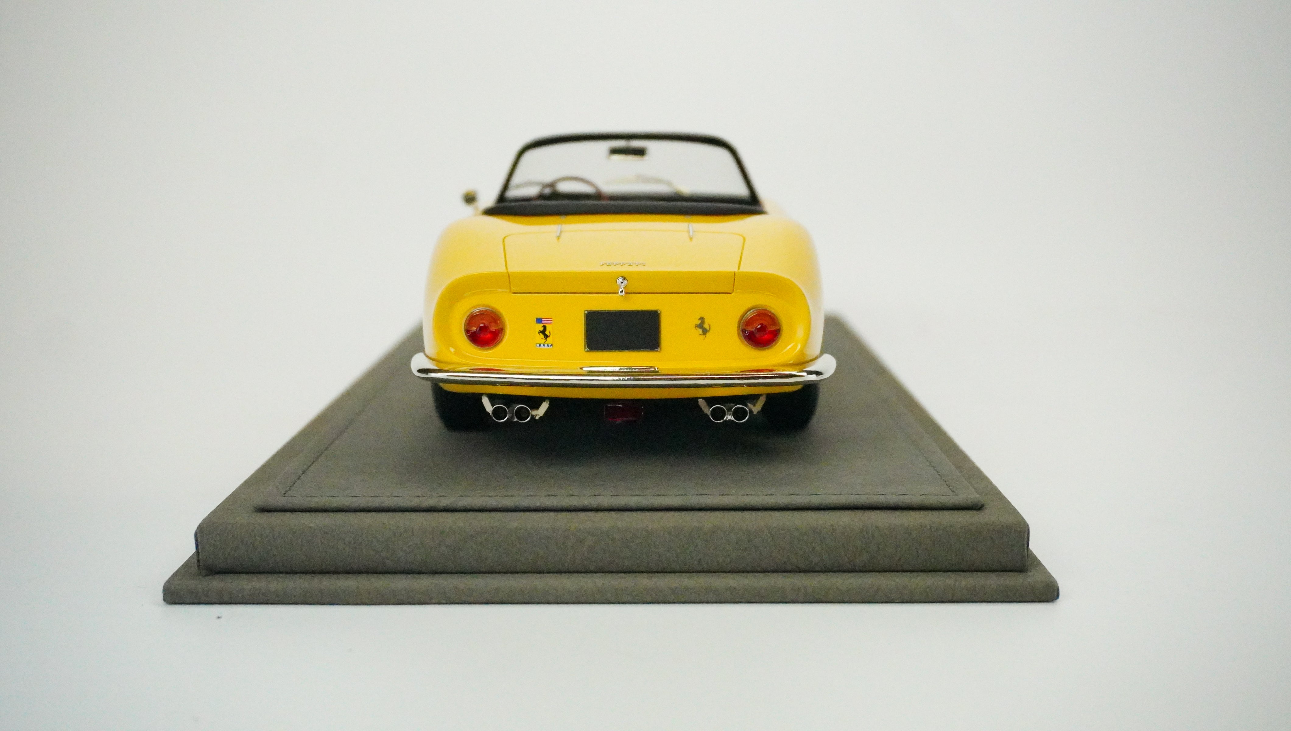 Ferrari 275 GTS/4 N.A.R.T. Spider Limited 1967 1:18