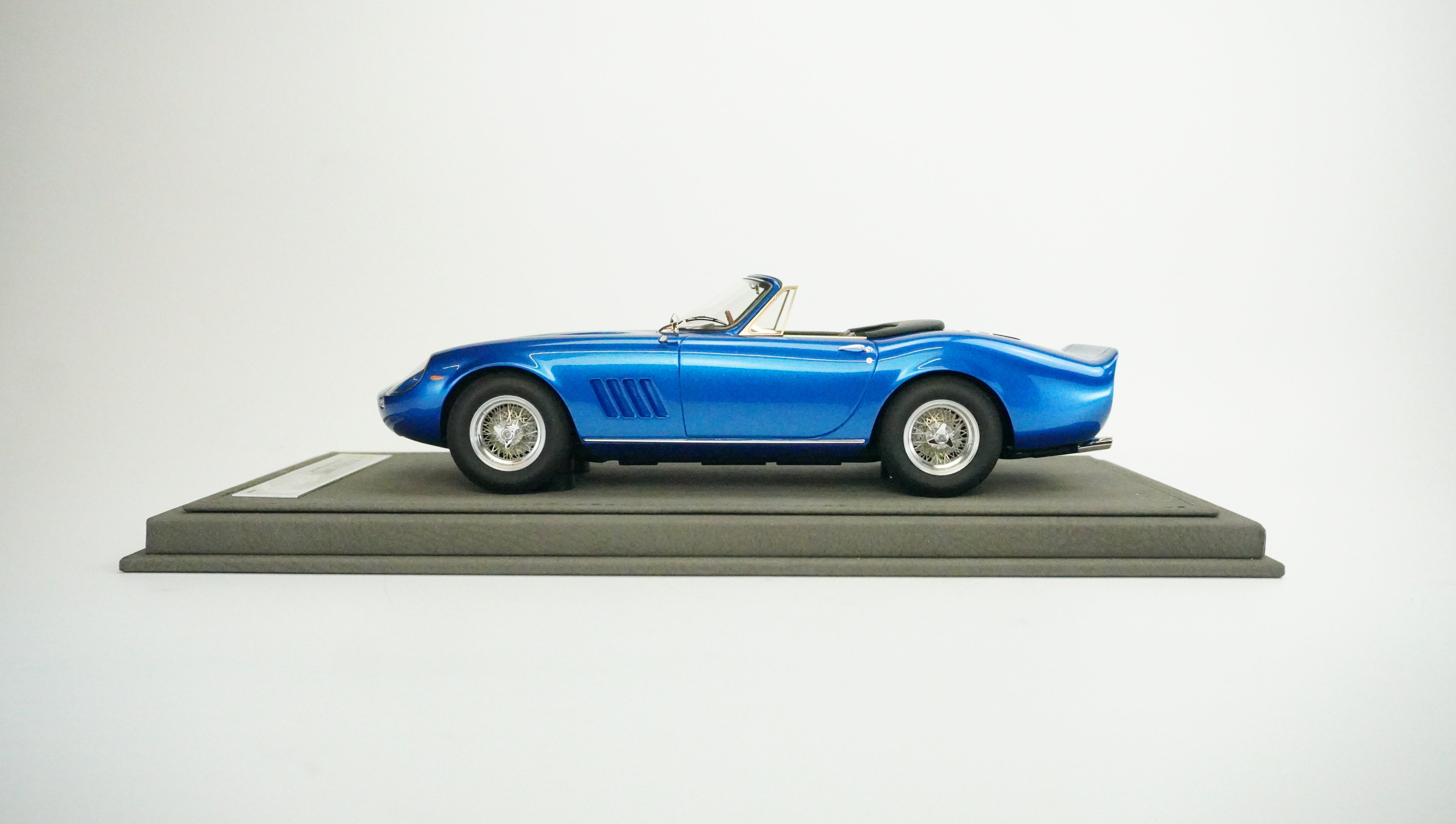 Ferrari 275 GTS/4 N.A.R.T. Convertible Limited (without box) 1967 1:18