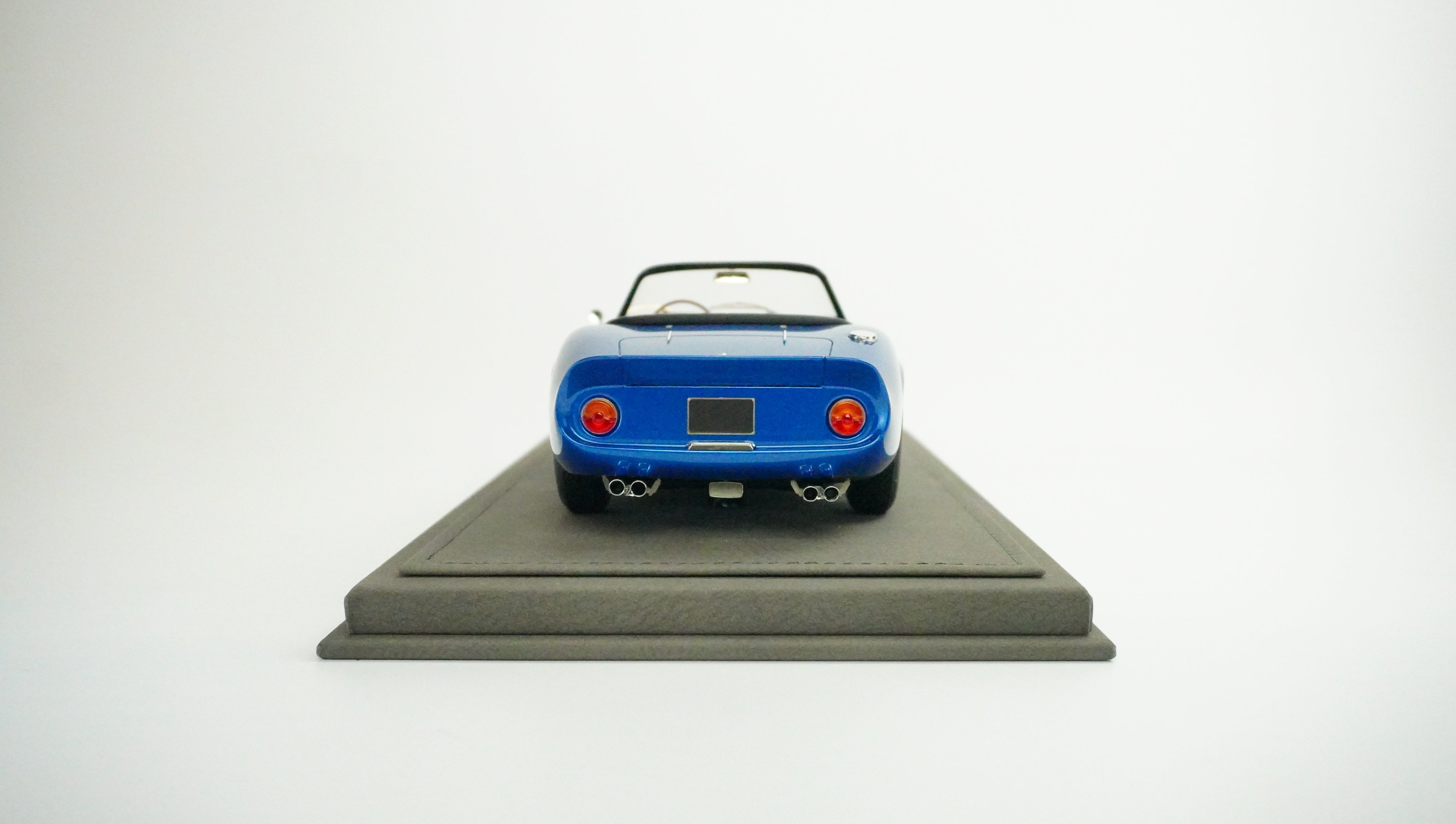 Ferrari 275 GTS/4 N.A.R.T. Convertible Limited (without box) 1967 1:18