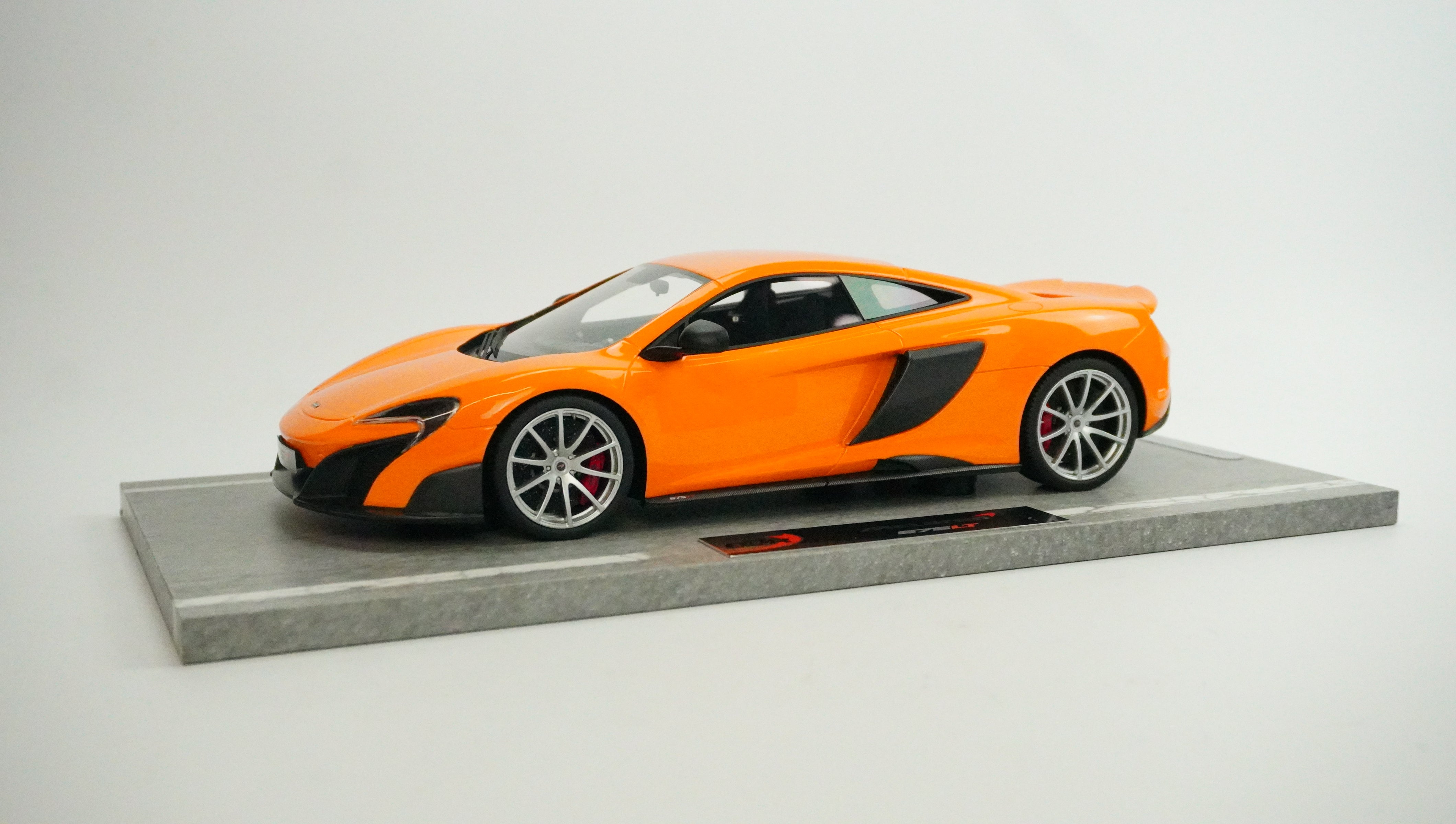 McLaren 675LT Limited (without box) 1:18