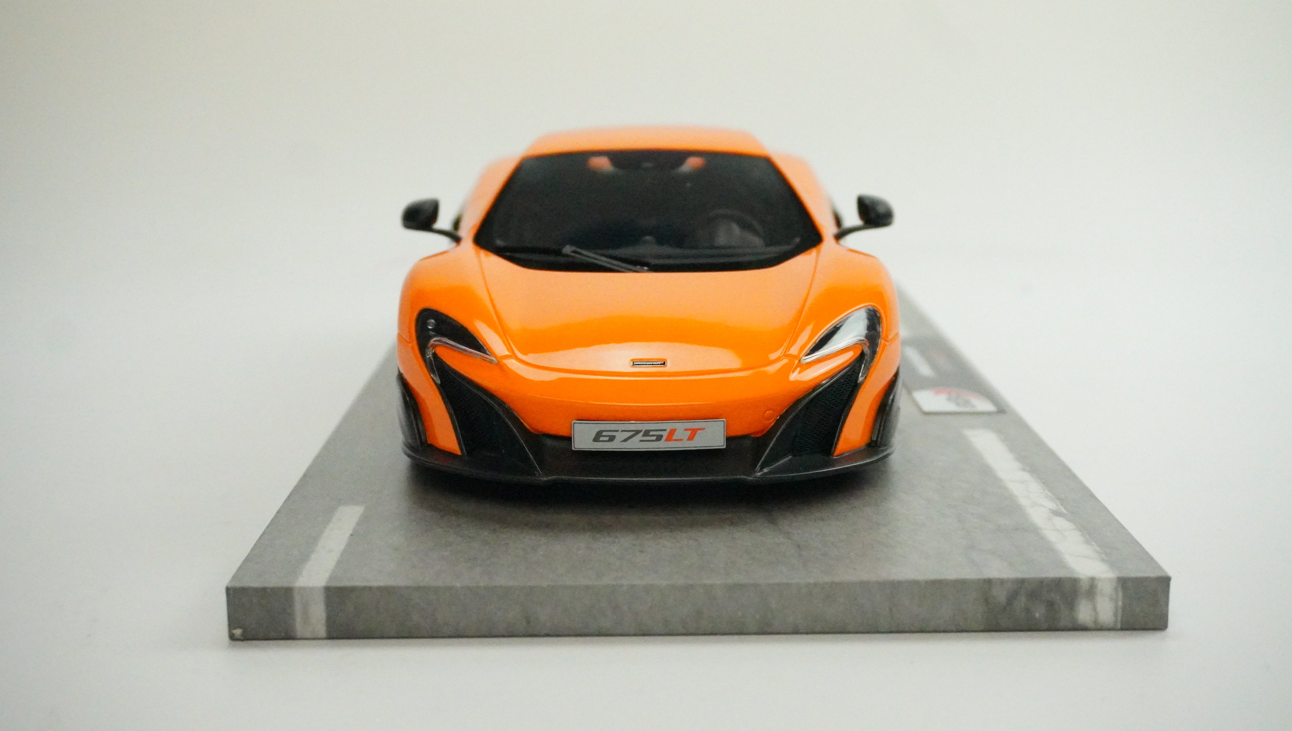 McLaren 675LT Limited (without box) 1:18