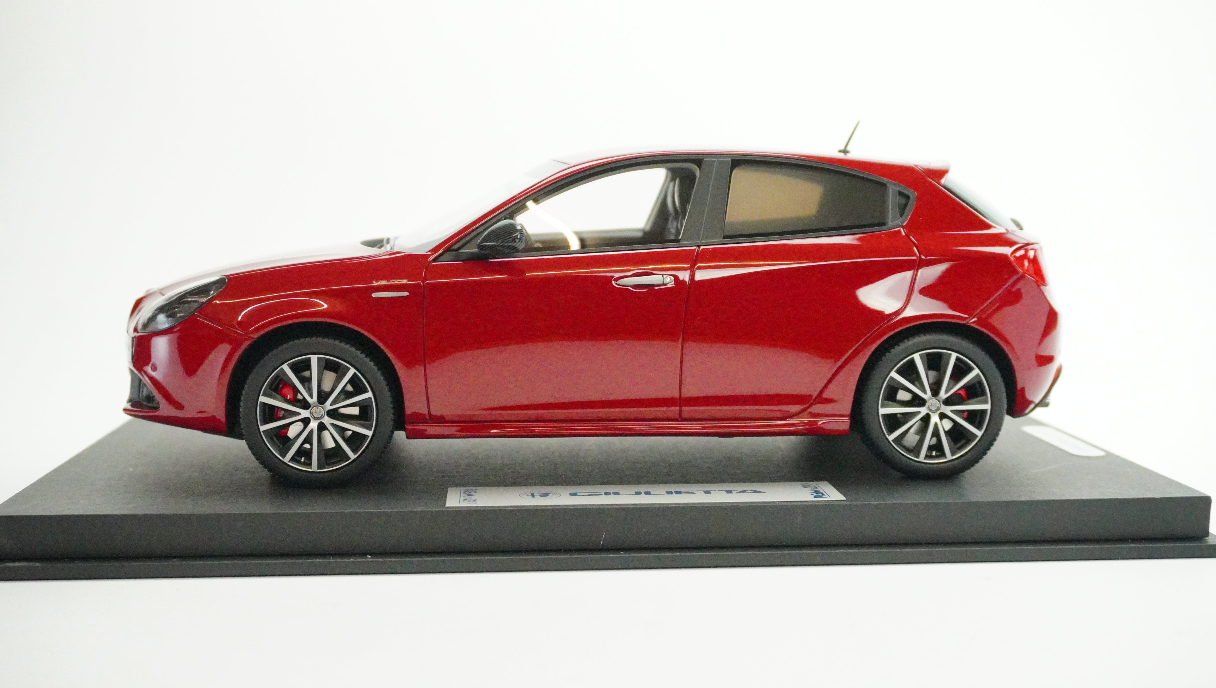 Alfa Romeo Giulietta Veloce Limited (without box) 2018 1:18