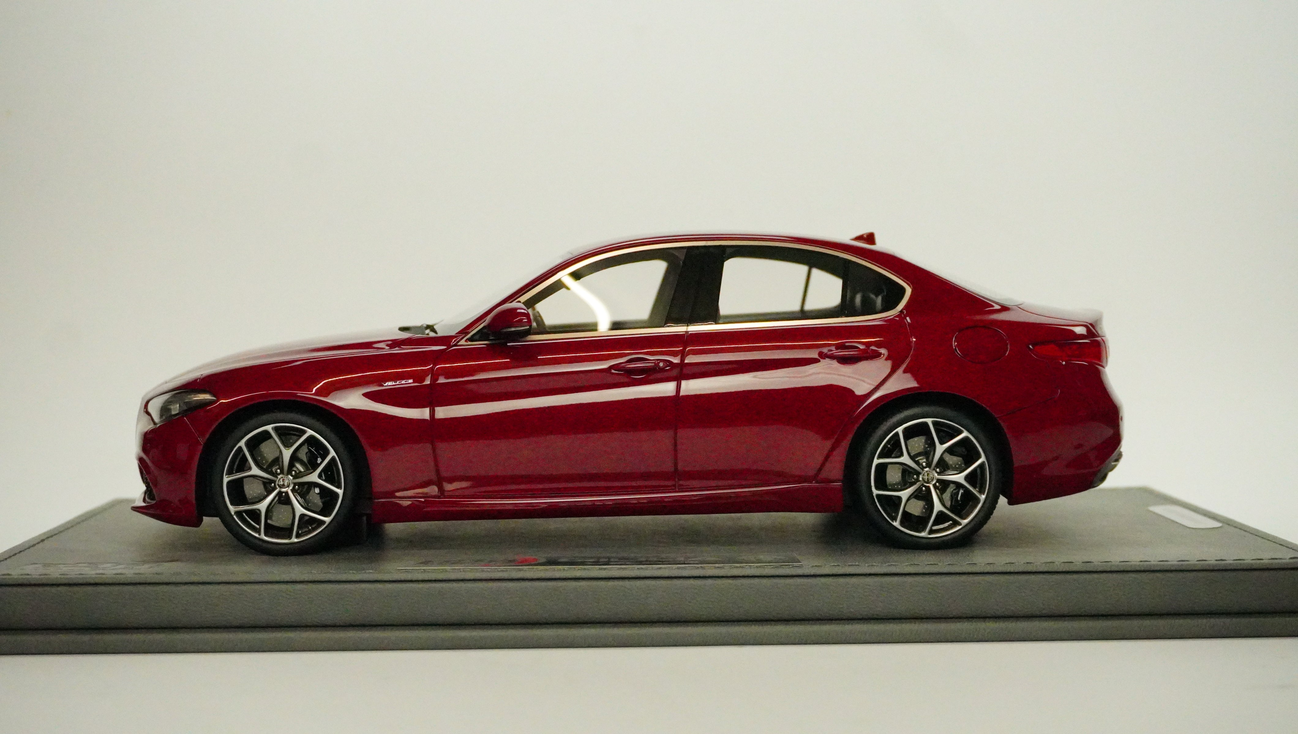 Alfa Romeo Giulia Veloce Limited (incl. Showcase) 2016 1:18