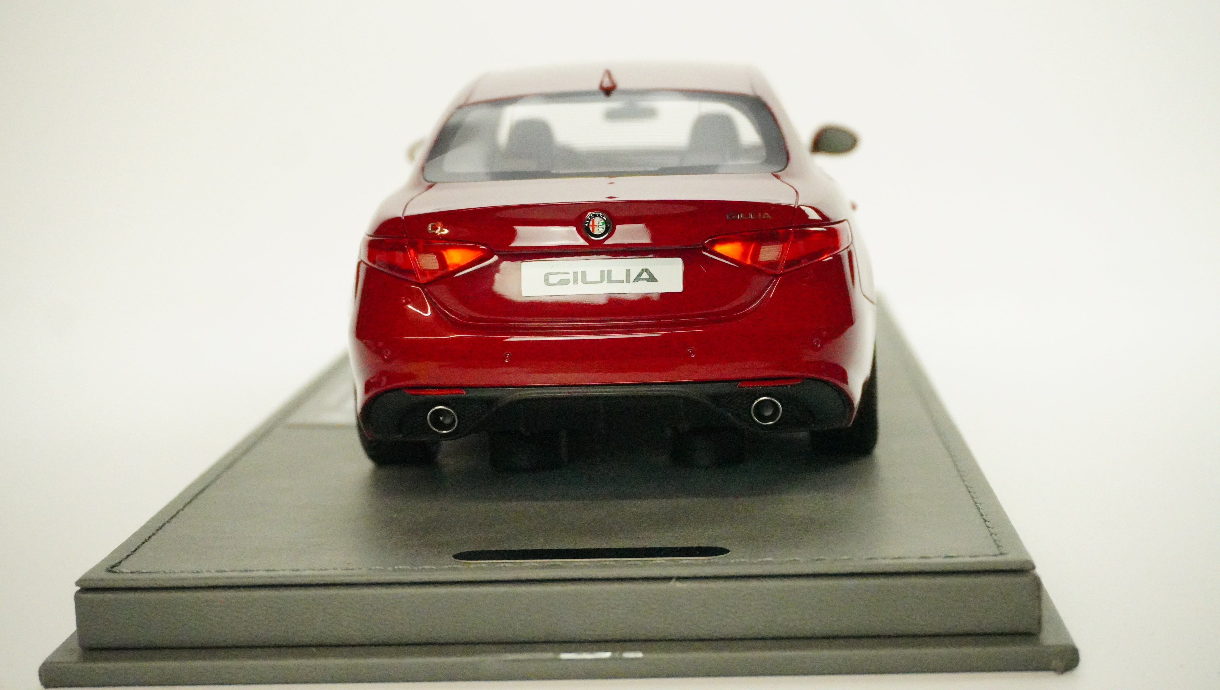 Alfa Romeo Giulia Veloce Limited (incl. Showcase) 2016 1:18