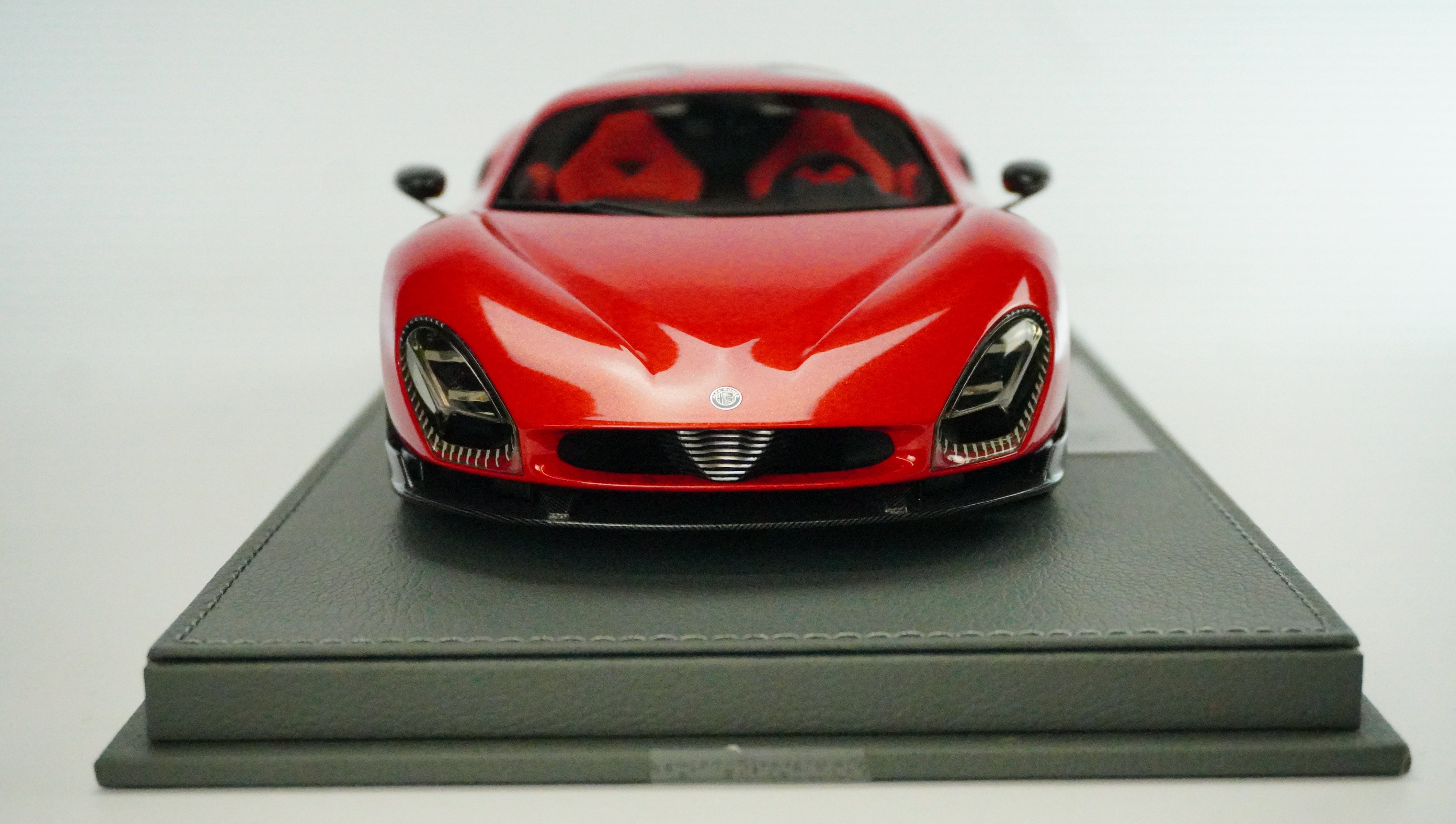 Alfa Romeo 33 Stradale Limited (incl. Showcase) 2025 1:18