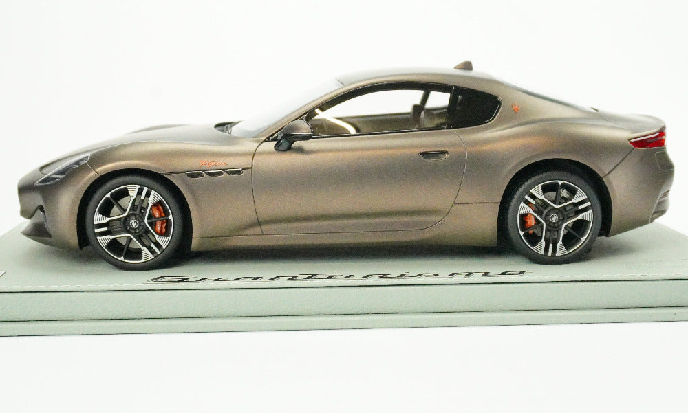 Maserati Granturismo Trofeo Coupé (incl. Showcase) 2023 1:18