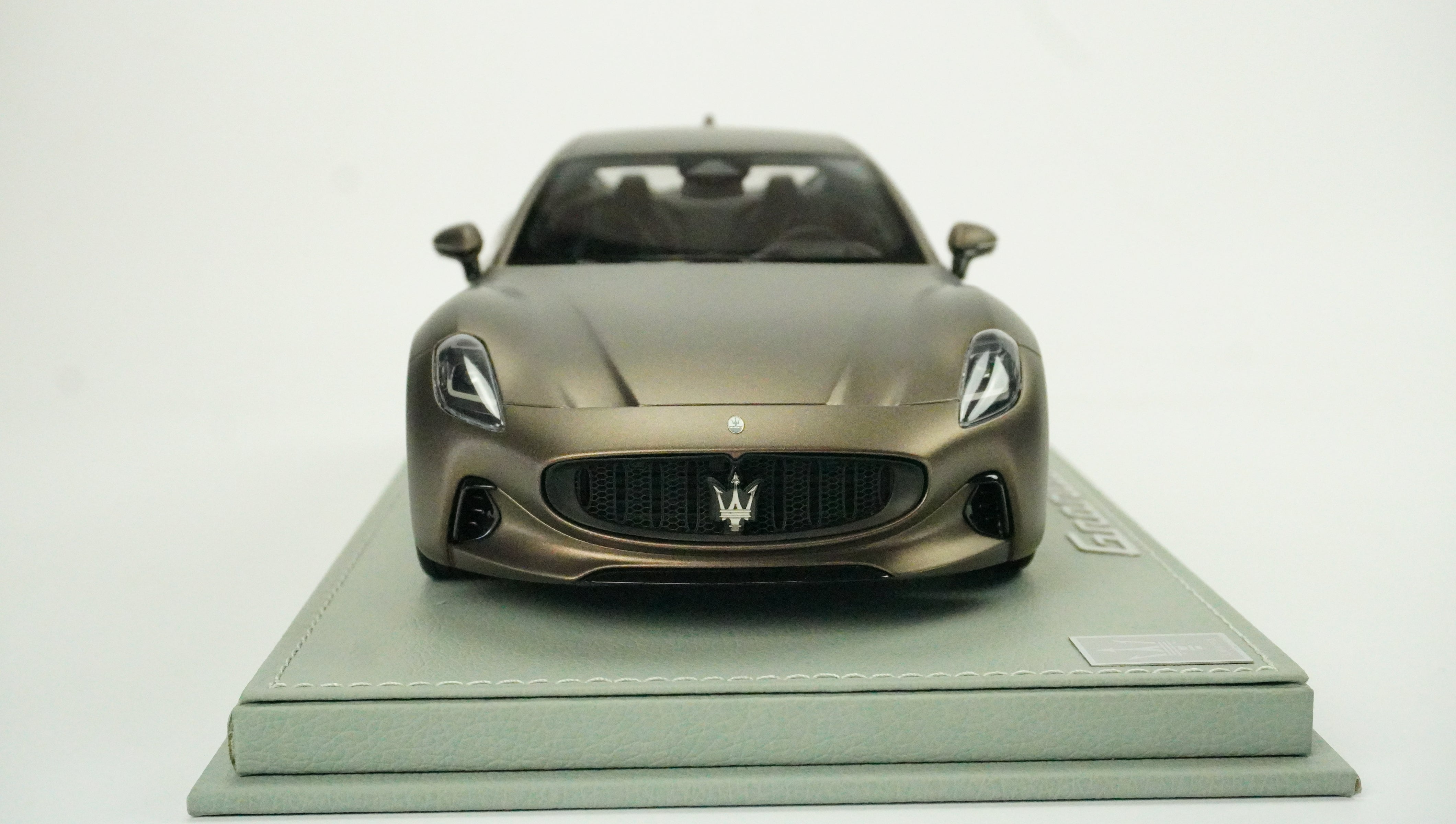 Maserati Granturismo Trofeo Coupé (incl. Showcase) 2023 1:18