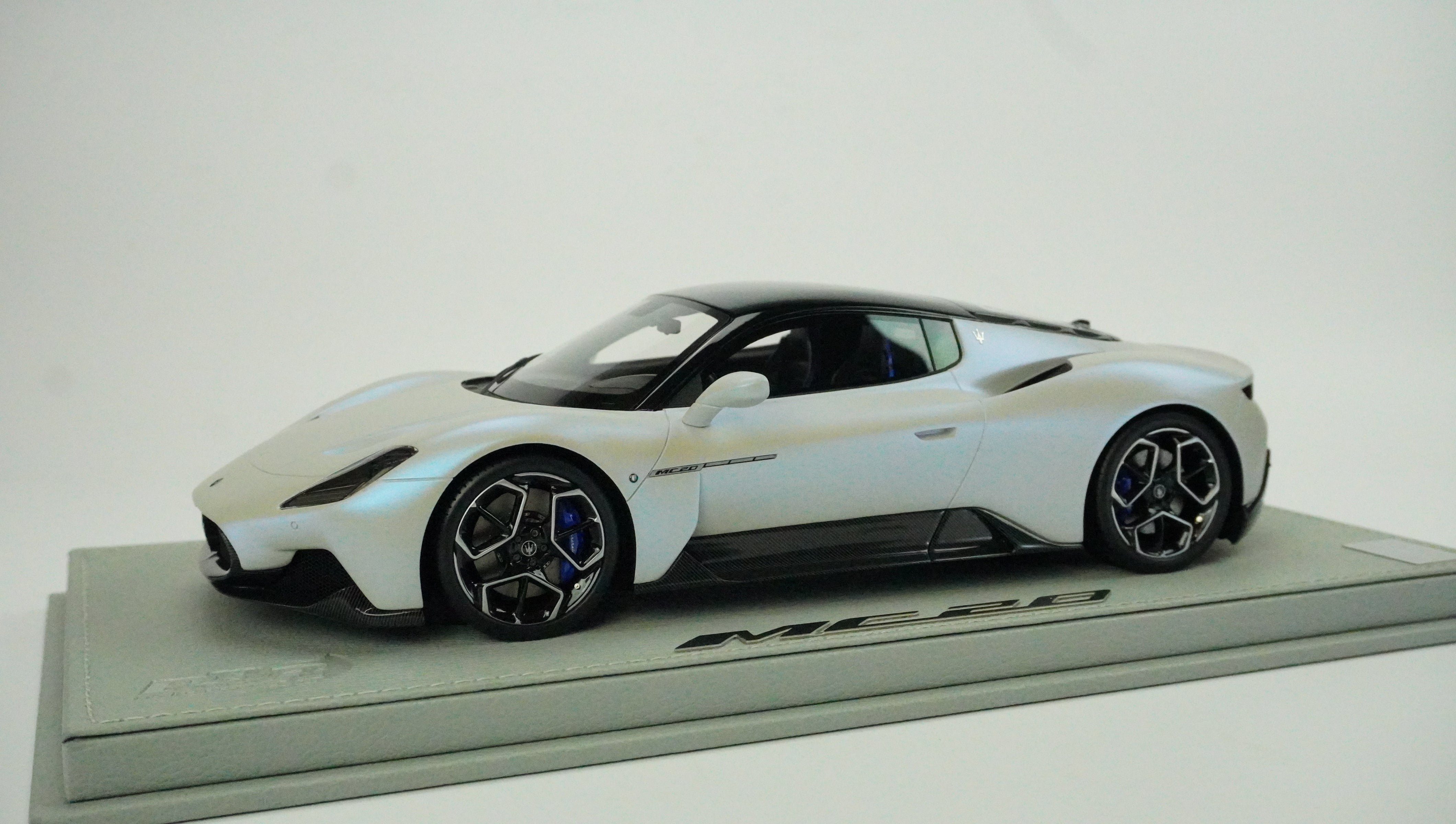 Maserati MC20 Coupé (incl. Showcase) 2020 1:18