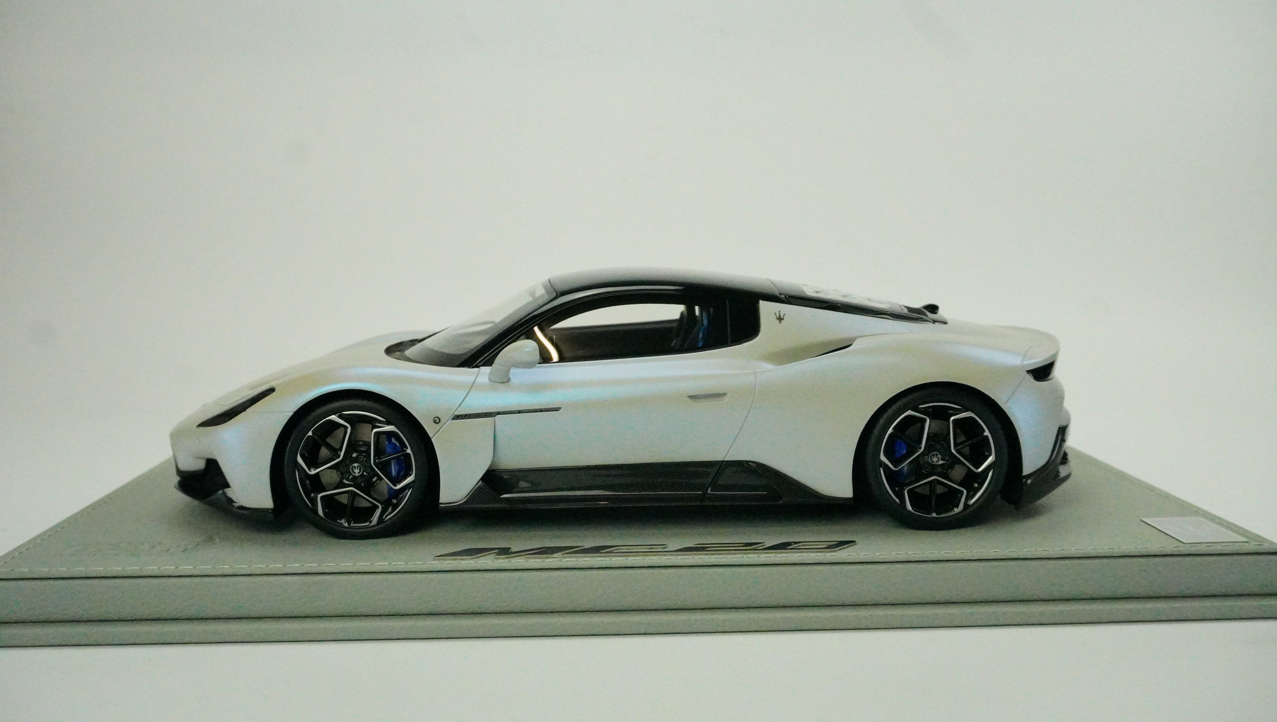 Maserati MC20 Coupé (incl. Showcase) 2020 1:18