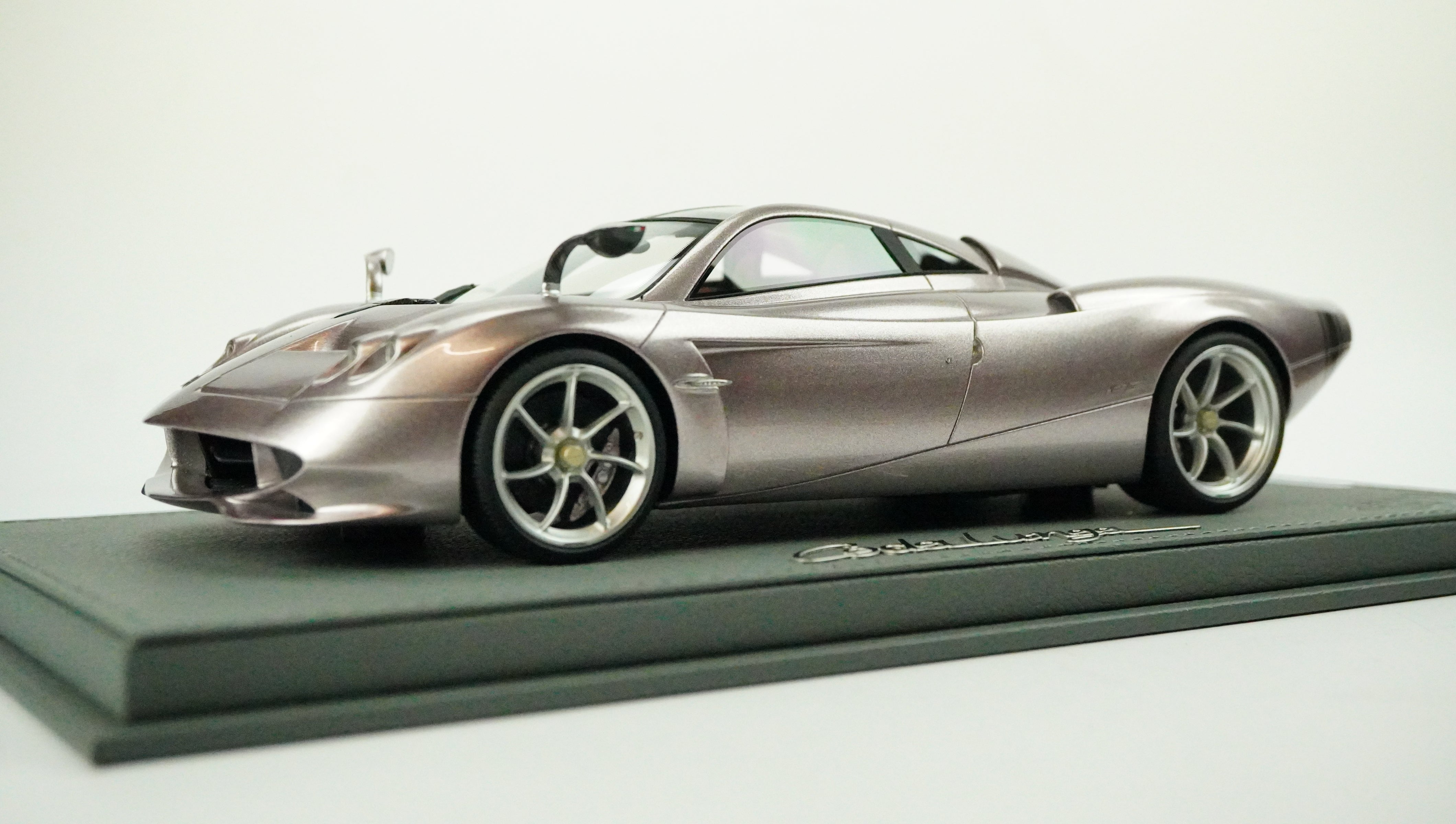 Pagani Huayra Codalunga Limited (incl. Showcase) 2022 1:18