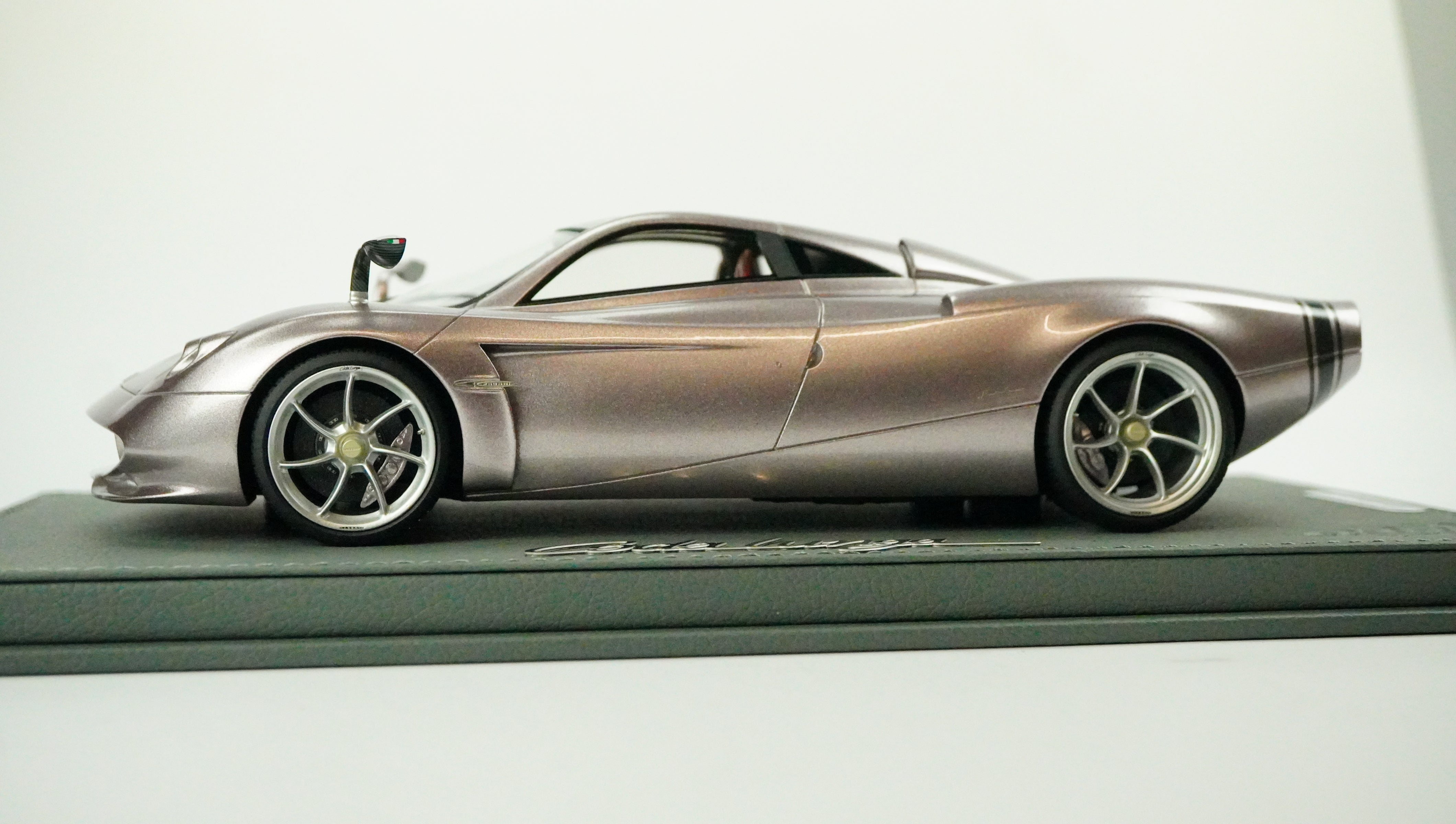 Pagani Huayra Codalunga Limited (incl. Showcase) 2022 1:18