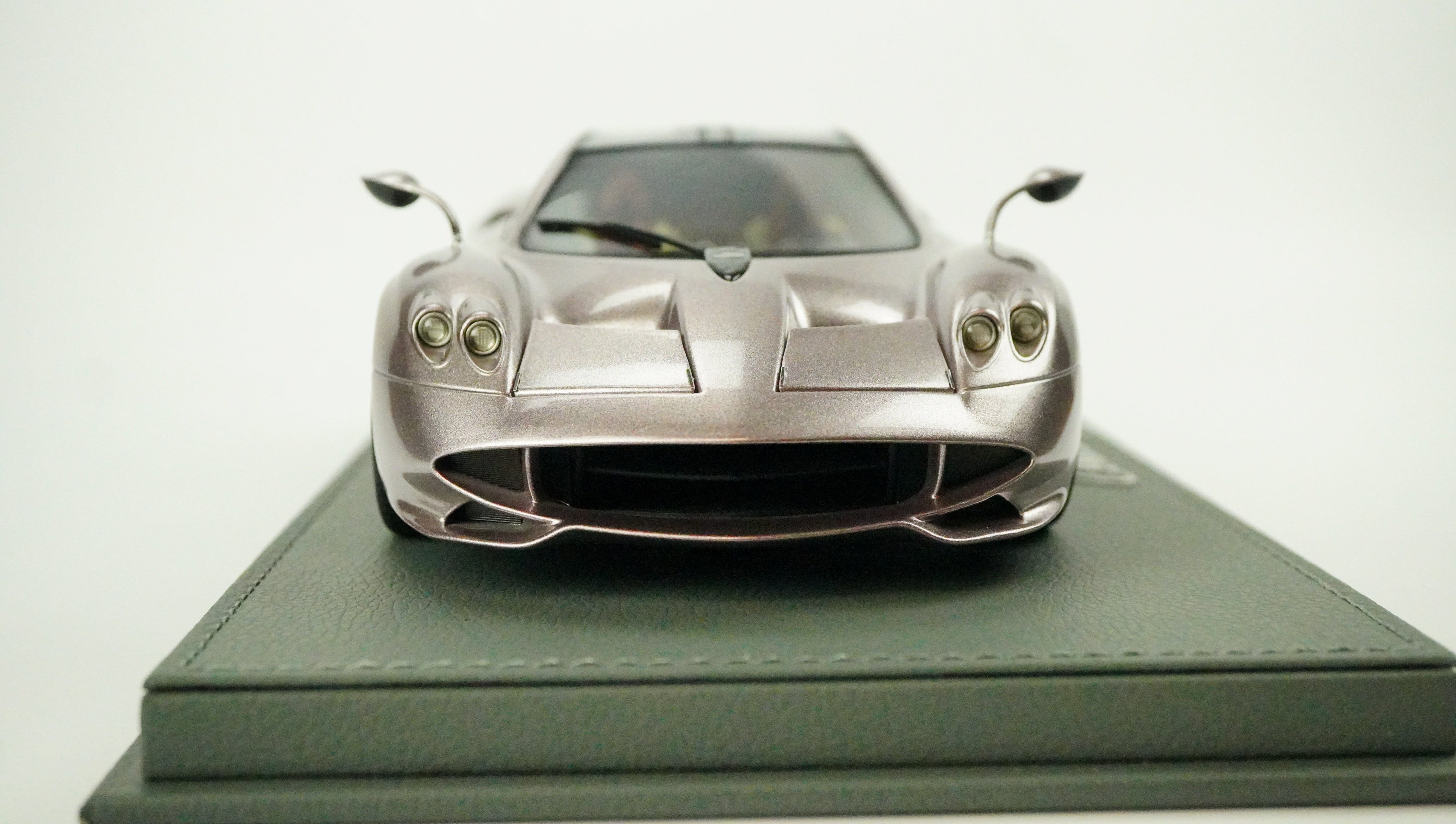 Pagani Huayra Codalunga Limited (incl. Showcase) 2022 1:18